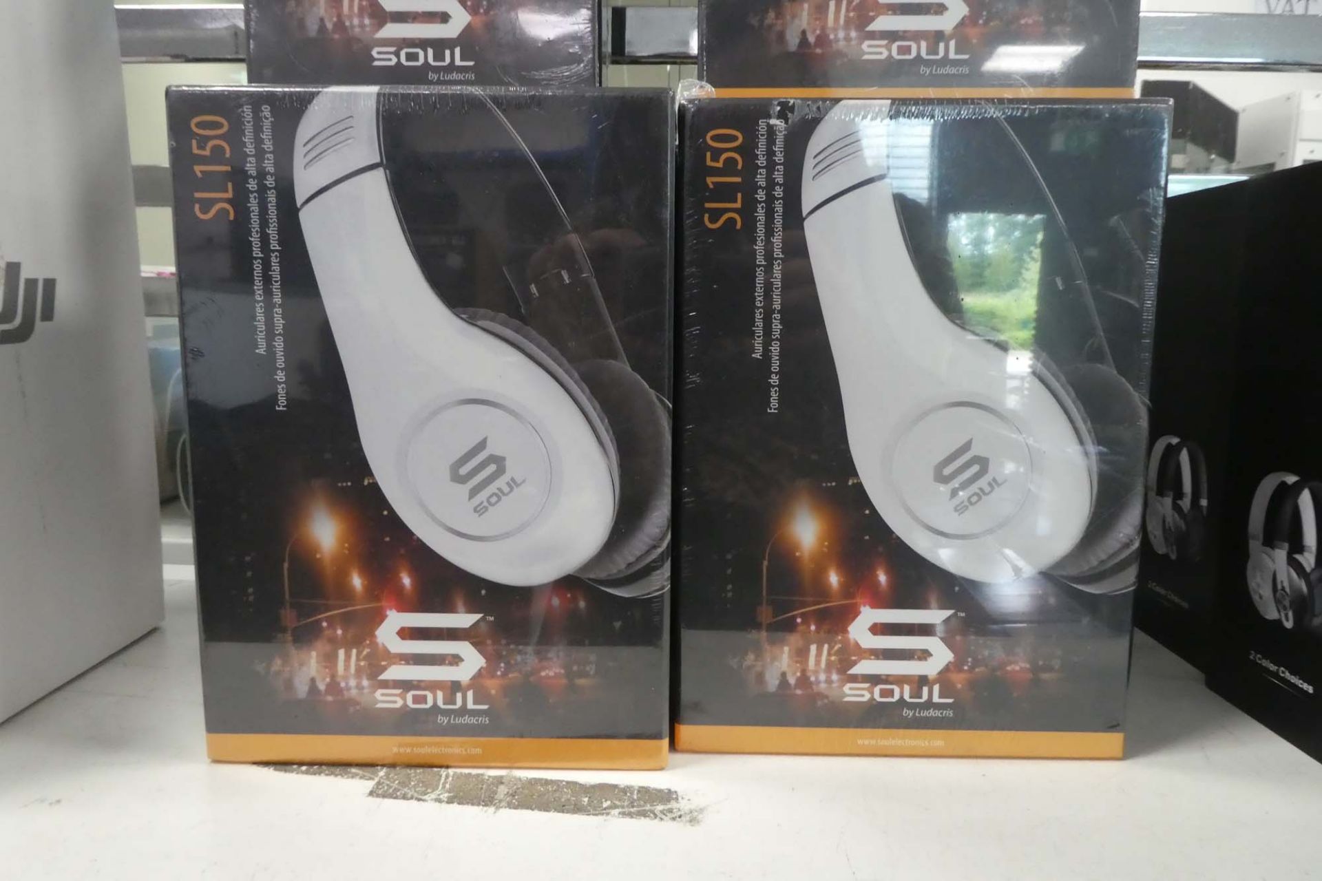 3 Soul headphone sets