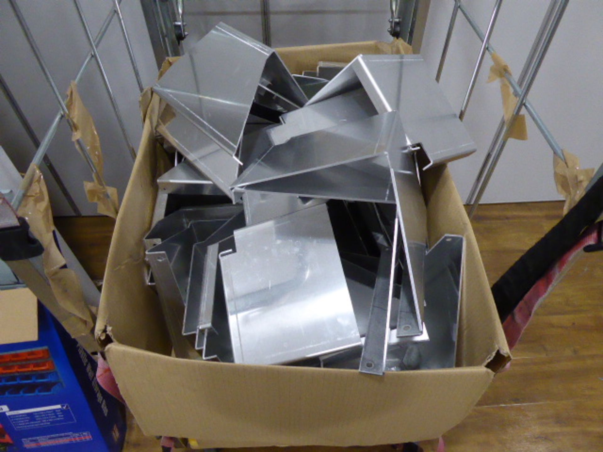 2 pallet boxes containing mainly aluminium parts and raw metal materials - Image 5 of 5
