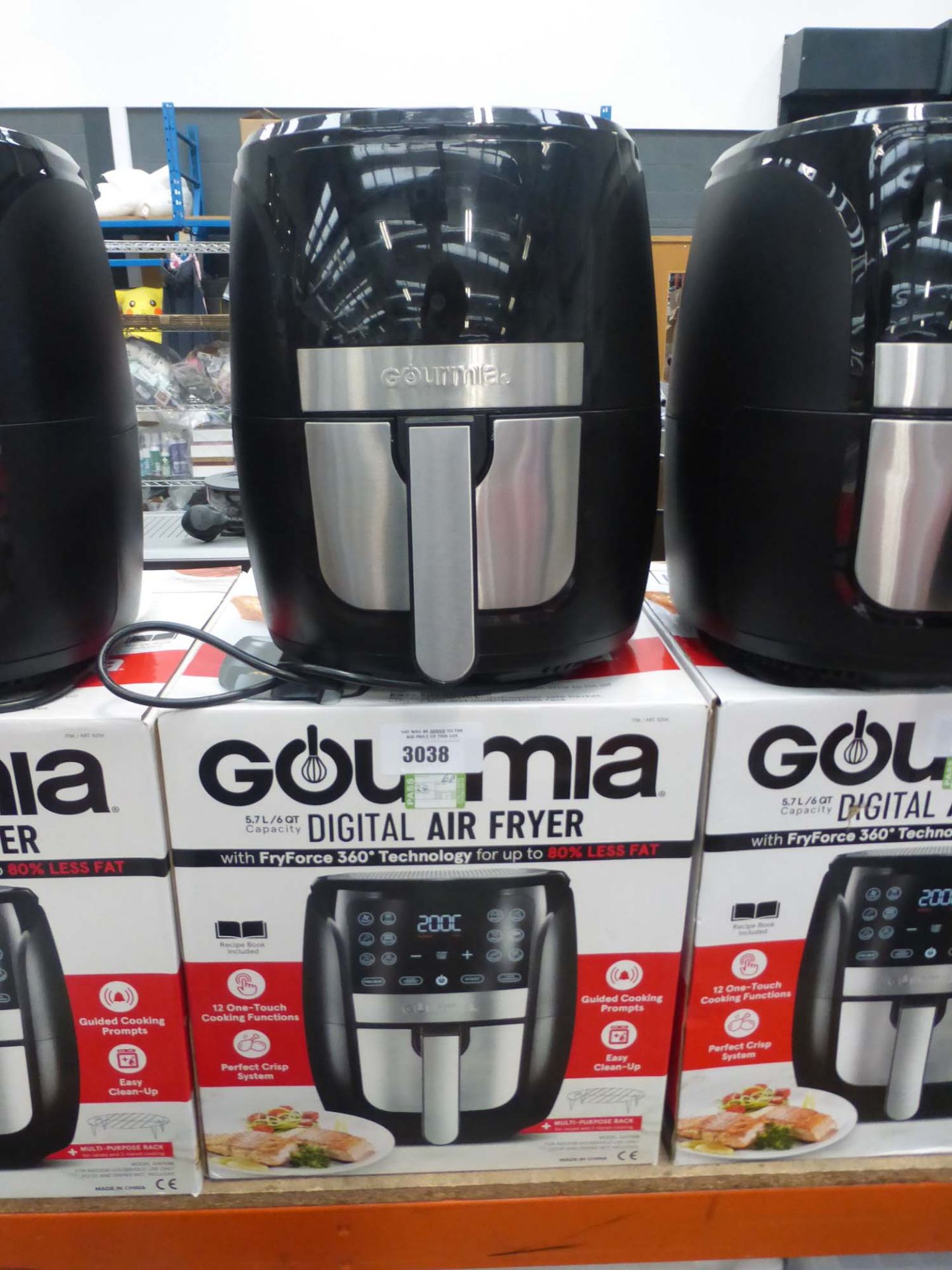 Gourmia digital air fryer with box (60)