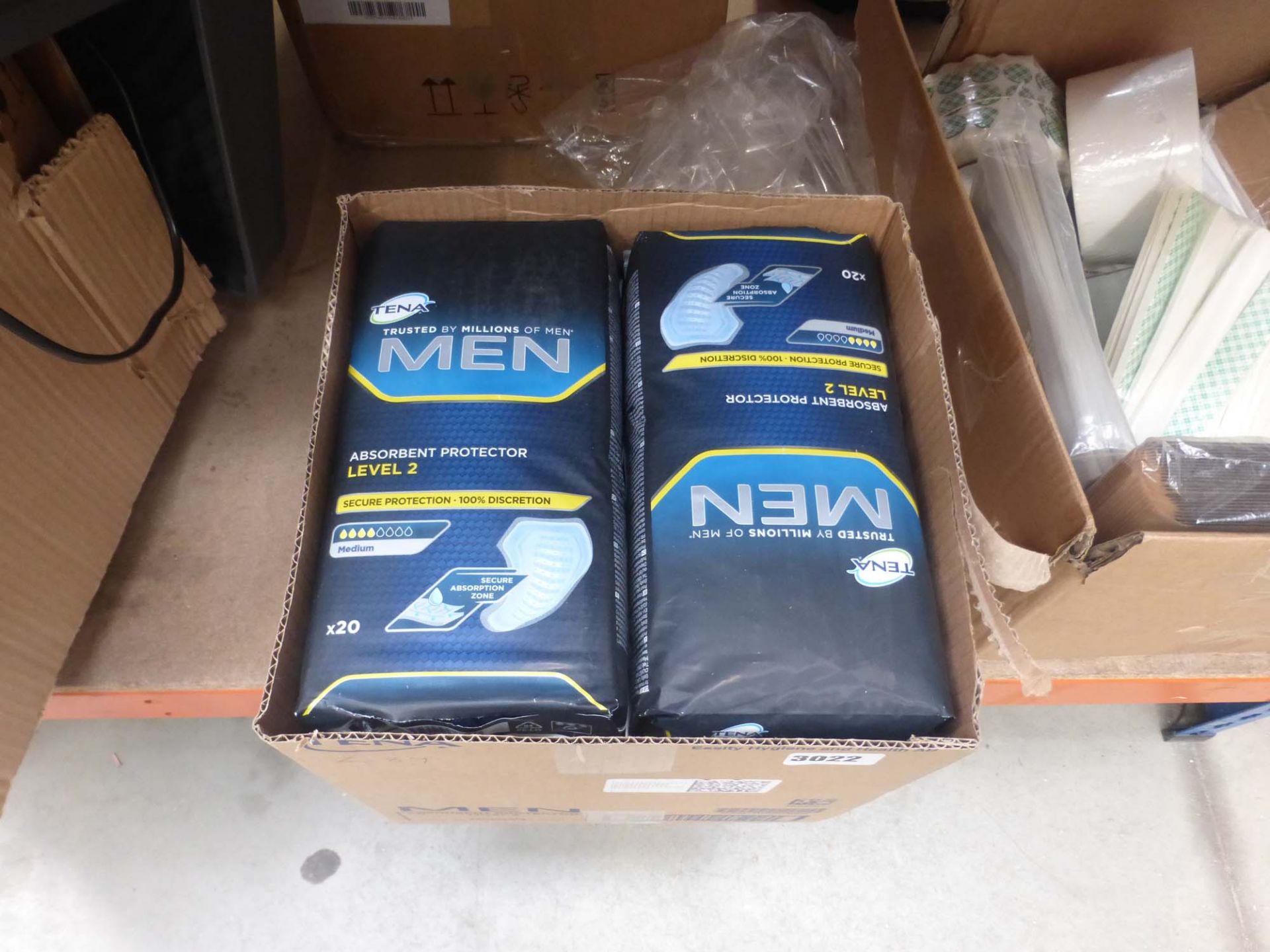 Box of mens absorbent protectors