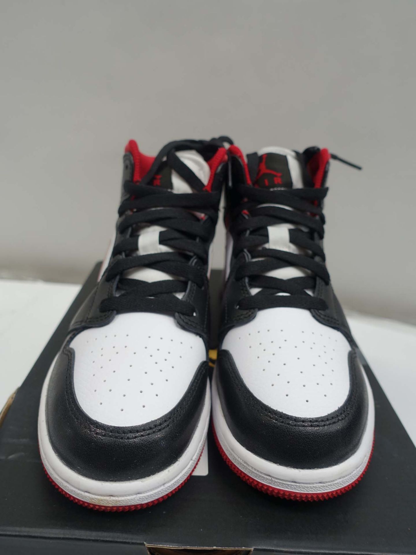 Nike Air Jordan 1 Mid Gym Red Black White childrens trainers size 4 - Image 2 of 3