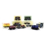 Thirty-four items of N gauge rolling stock,