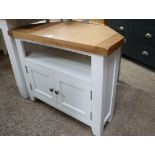 (36) White painted oak top corner TV unit with shelf and double door cupboard under, 80cm wide (B,3)