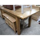 (42) Oak extending dining table with extra leaf, 120cm long (B)