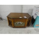 (19) Retro style CD radio turn table