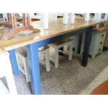 (231) Blue painted oak top extending dining table, 120cm when closed (A)