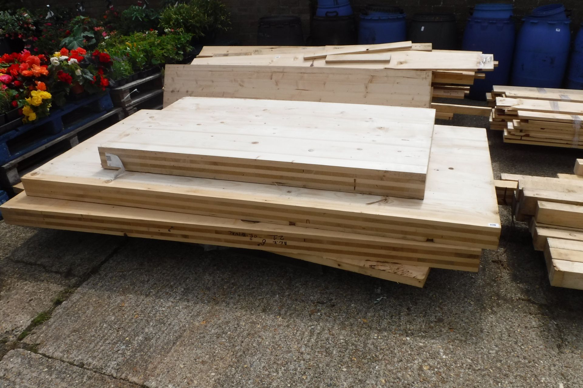 Pallet containing 4 lengths of glue ply in mixed sizes
