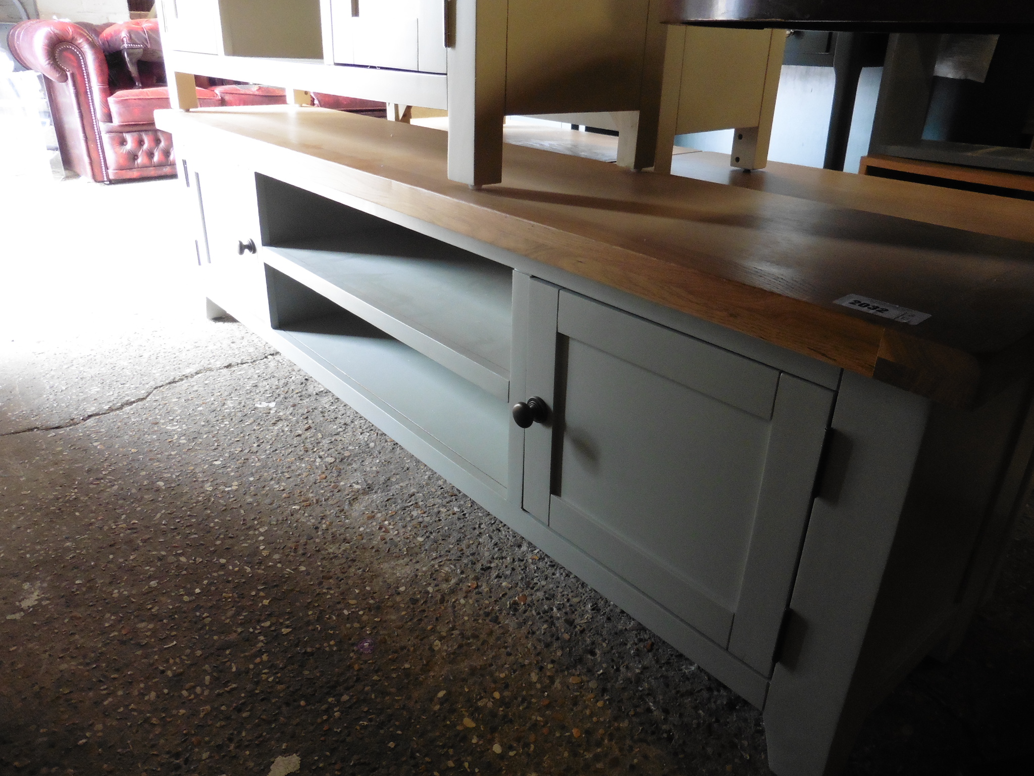 (2071) White painted oak top large TV unit with 2 shelves and 2 single door cupboards, 180cm wide (