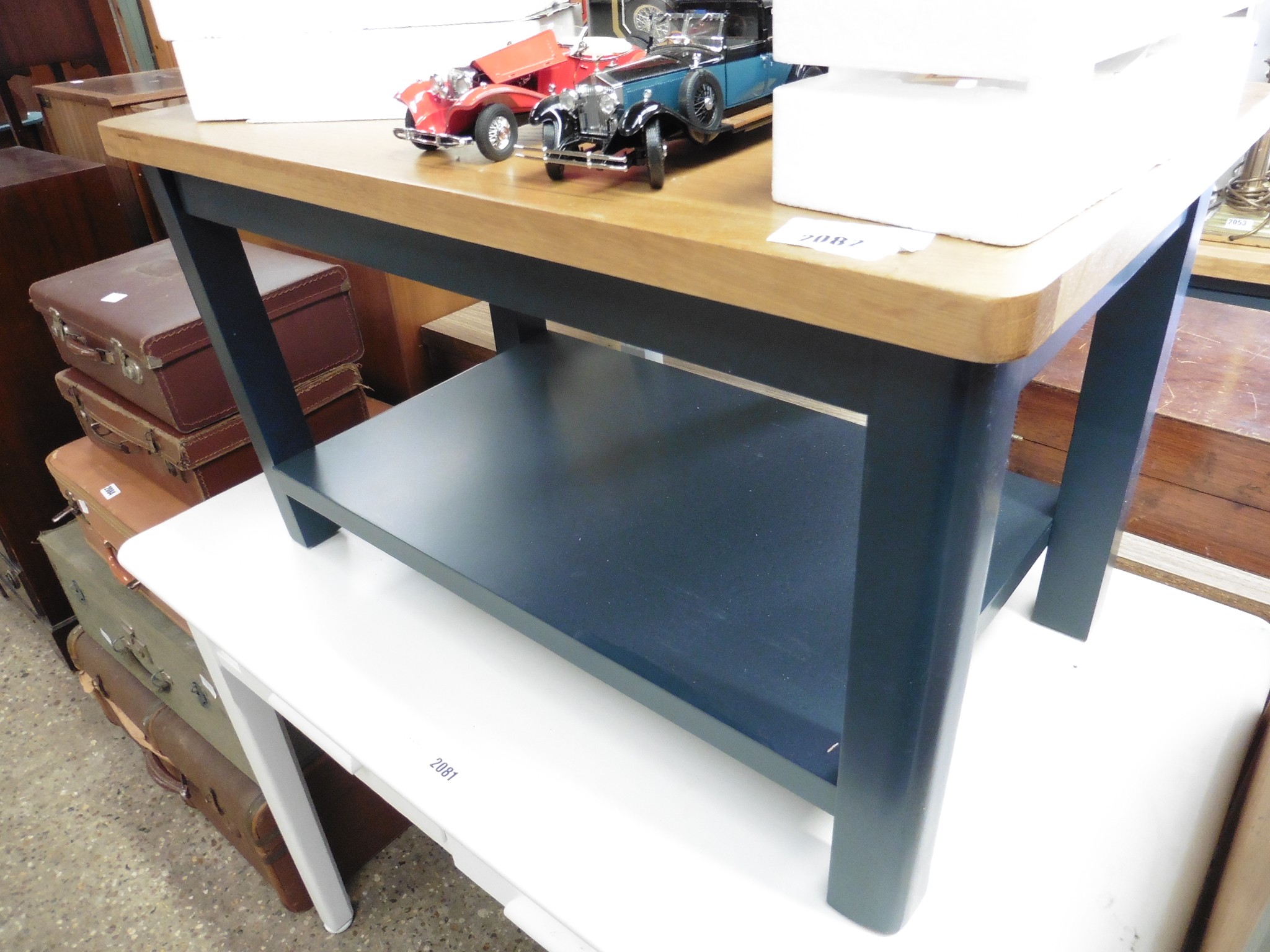 (181) Blue painted oak top coffee table with shelf under, 80cm wide (B,4)