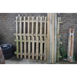 10 lengths of wooden picket fencing with 4 fence posts