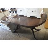 (2080) Reproduction mahogany extending dining table