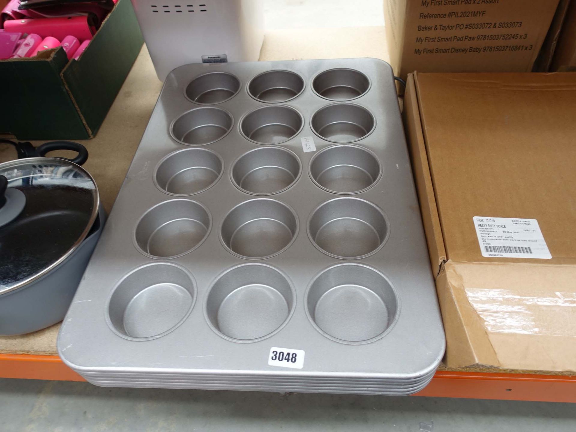 6 large metal muffin baking trays