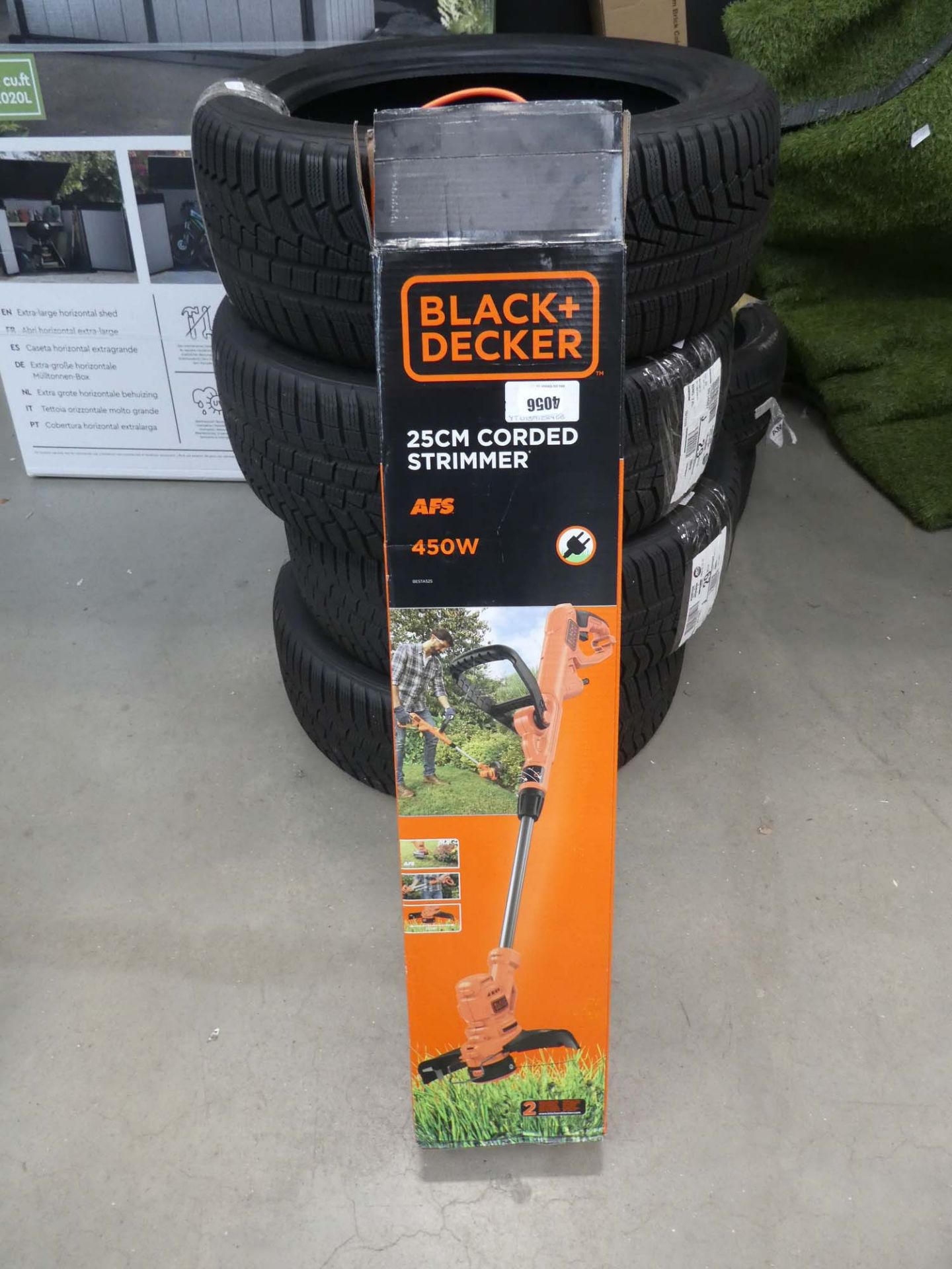 Black & Decker boxed electric strimmer
