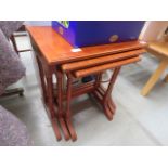 Reproduction nest of 3 tables