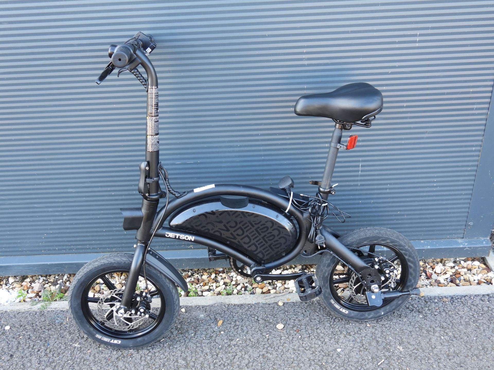 Jetson electric bike with charger