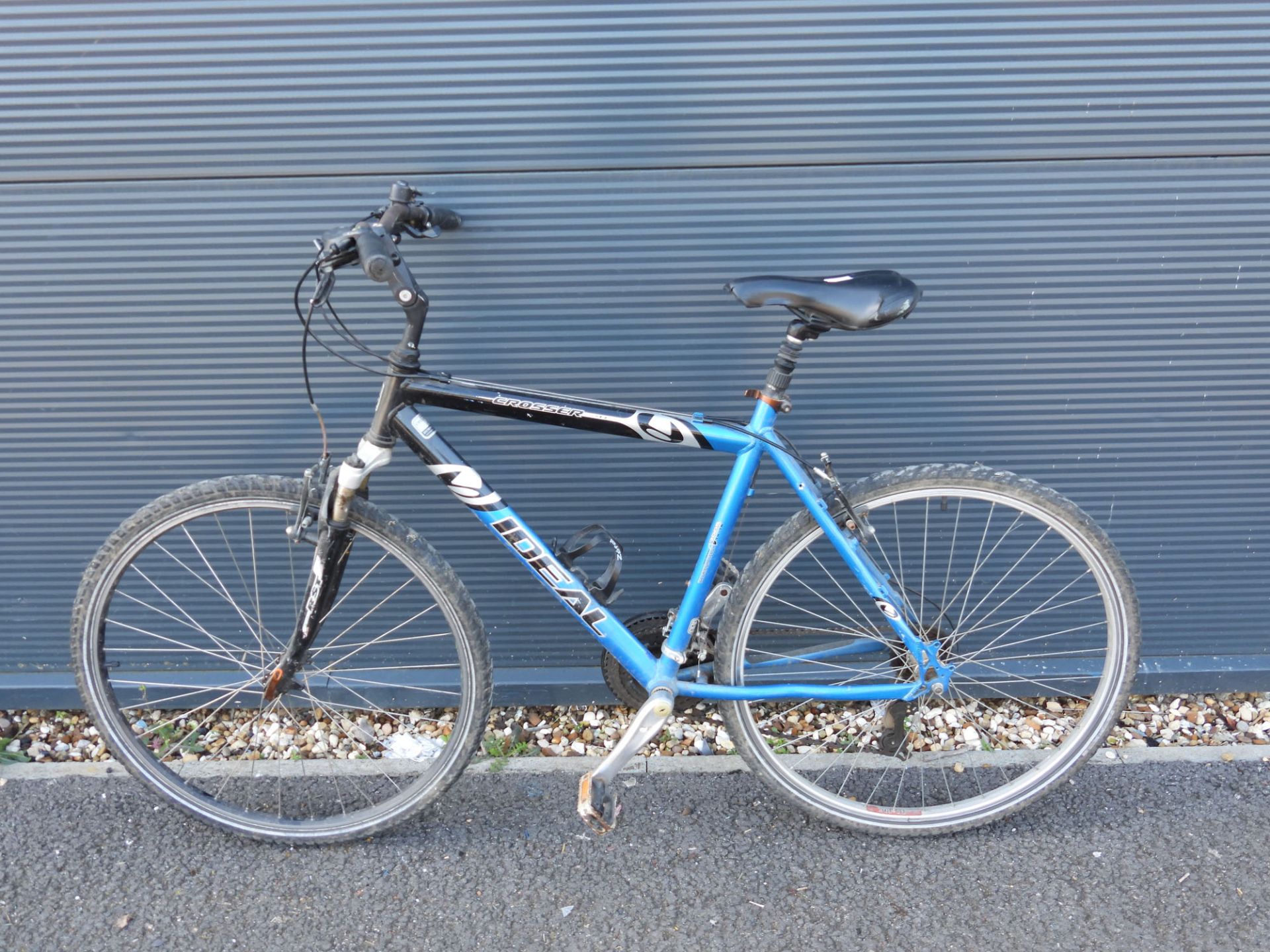 Black and blue gents mountain bike