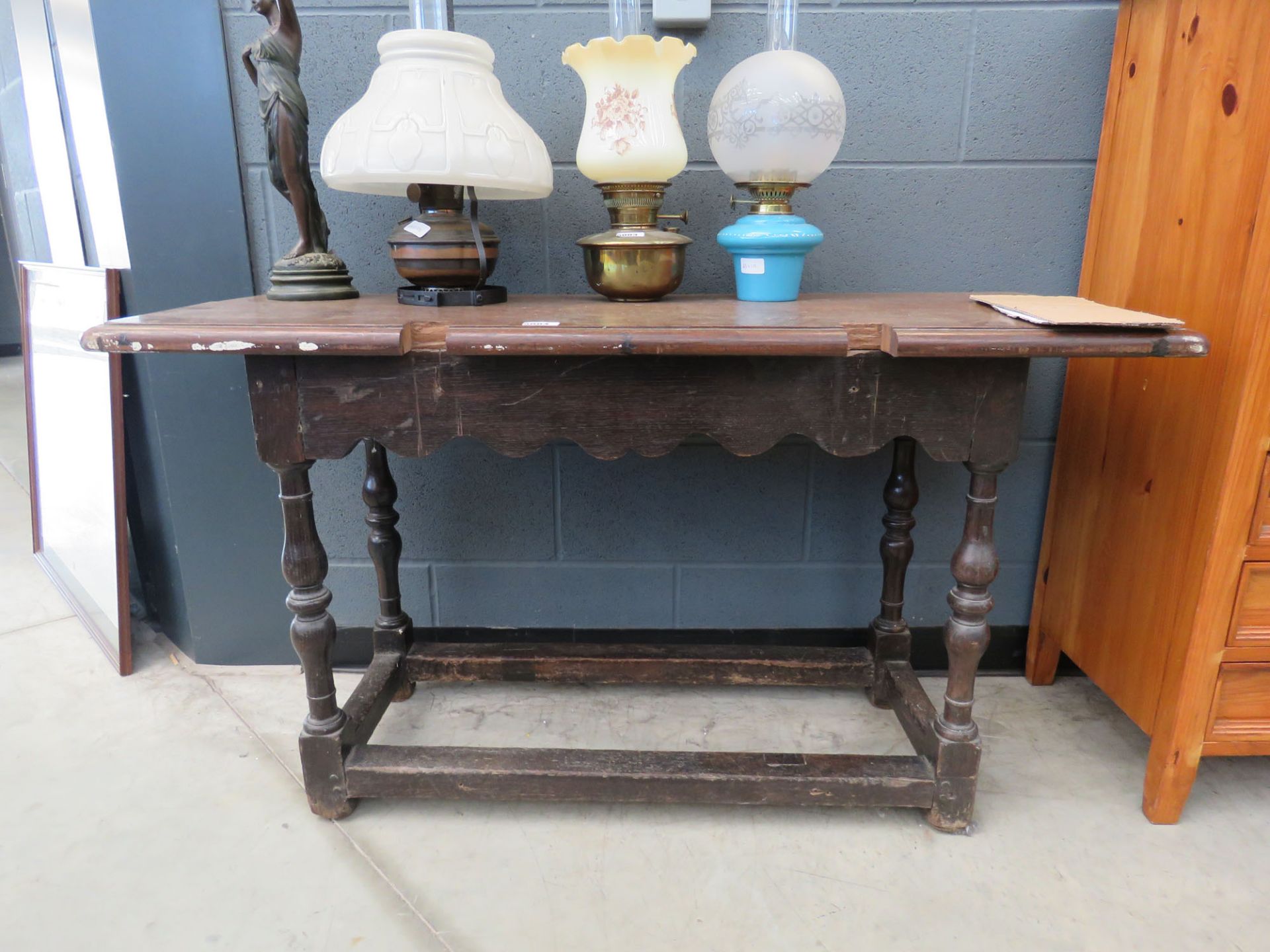 5006 Oak occasional table