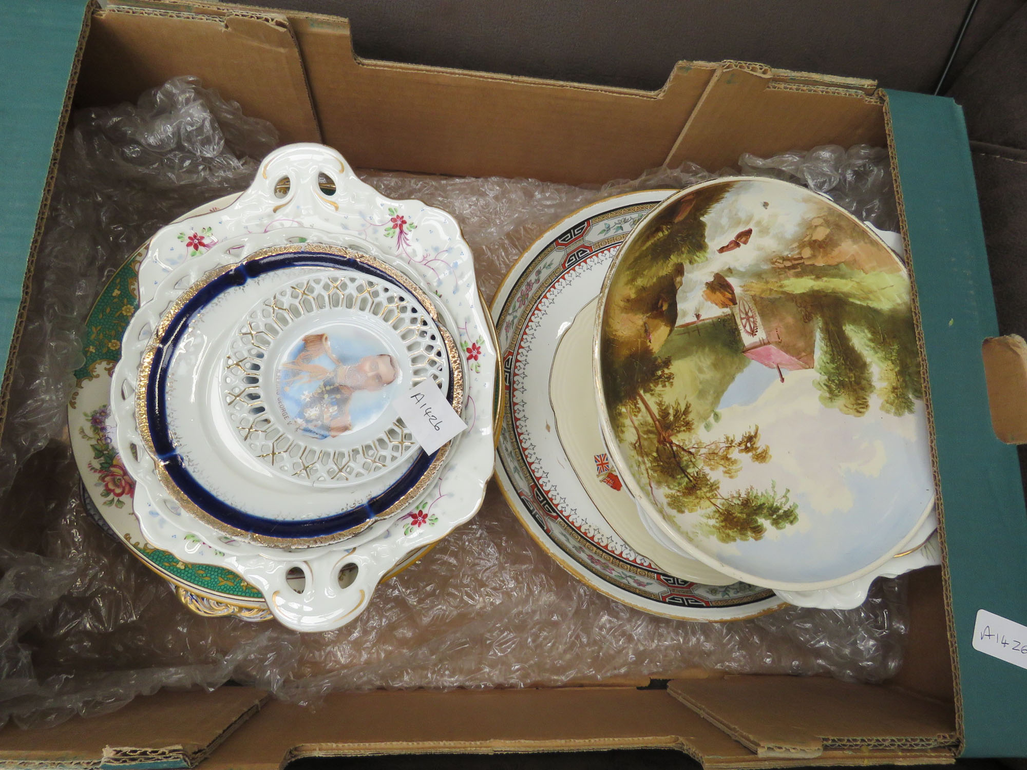 5141 - Box containing various dinner and side plates
