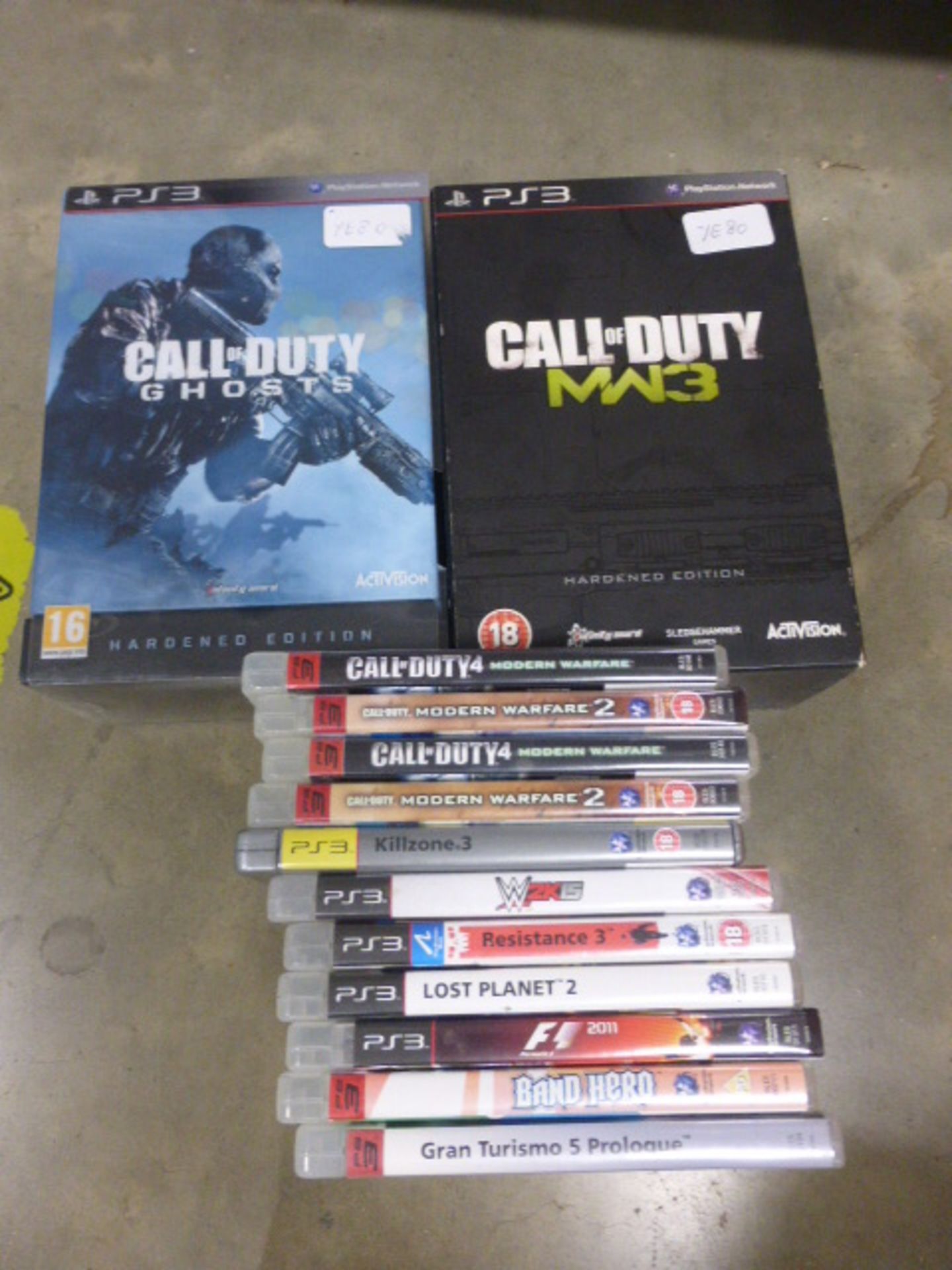 Bag containing various Playstation 3 games and 2 Call of Duty PS3 bundle packs