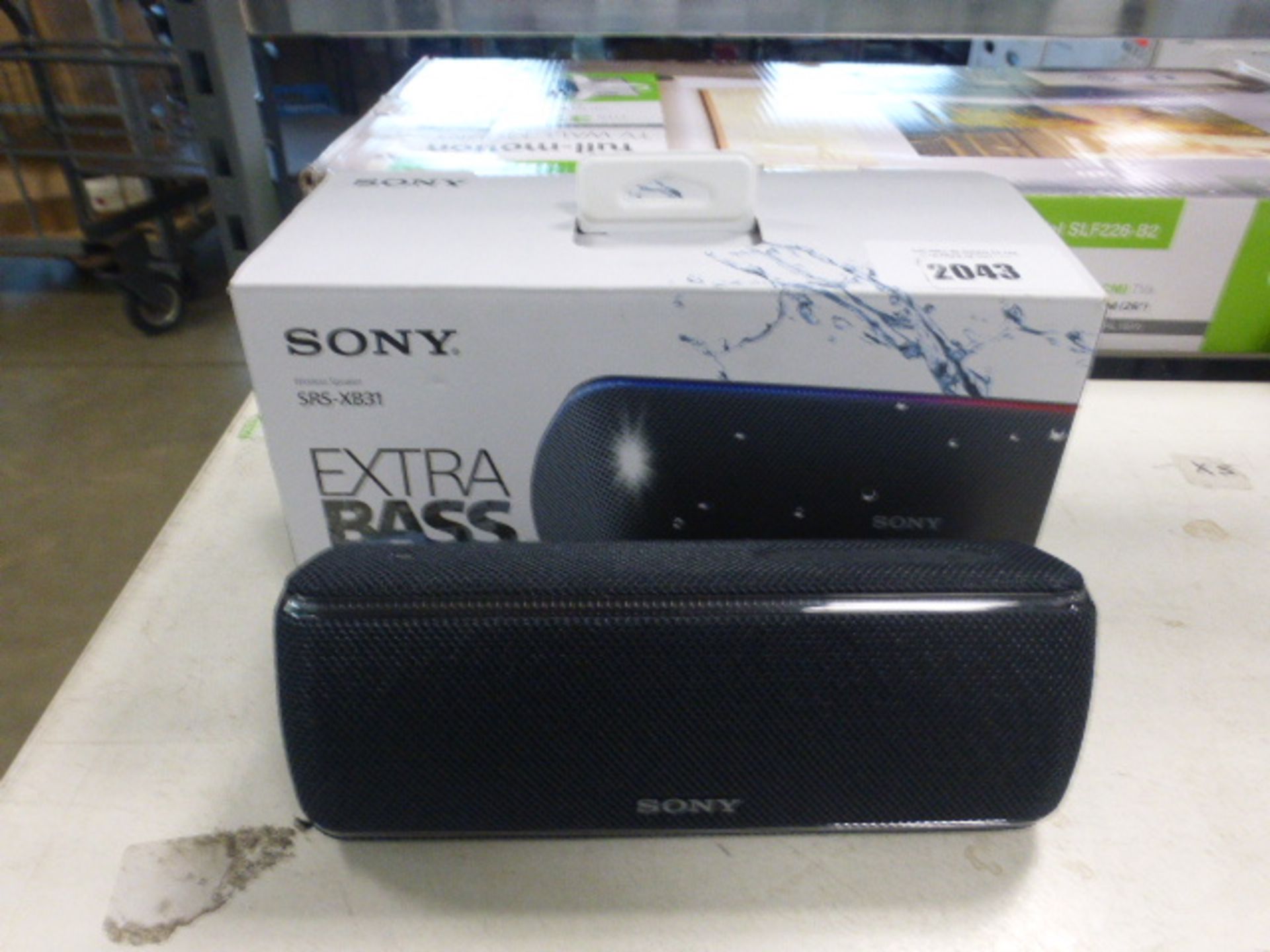 Sony SRS-XB31 portable bluetooth speaker with box