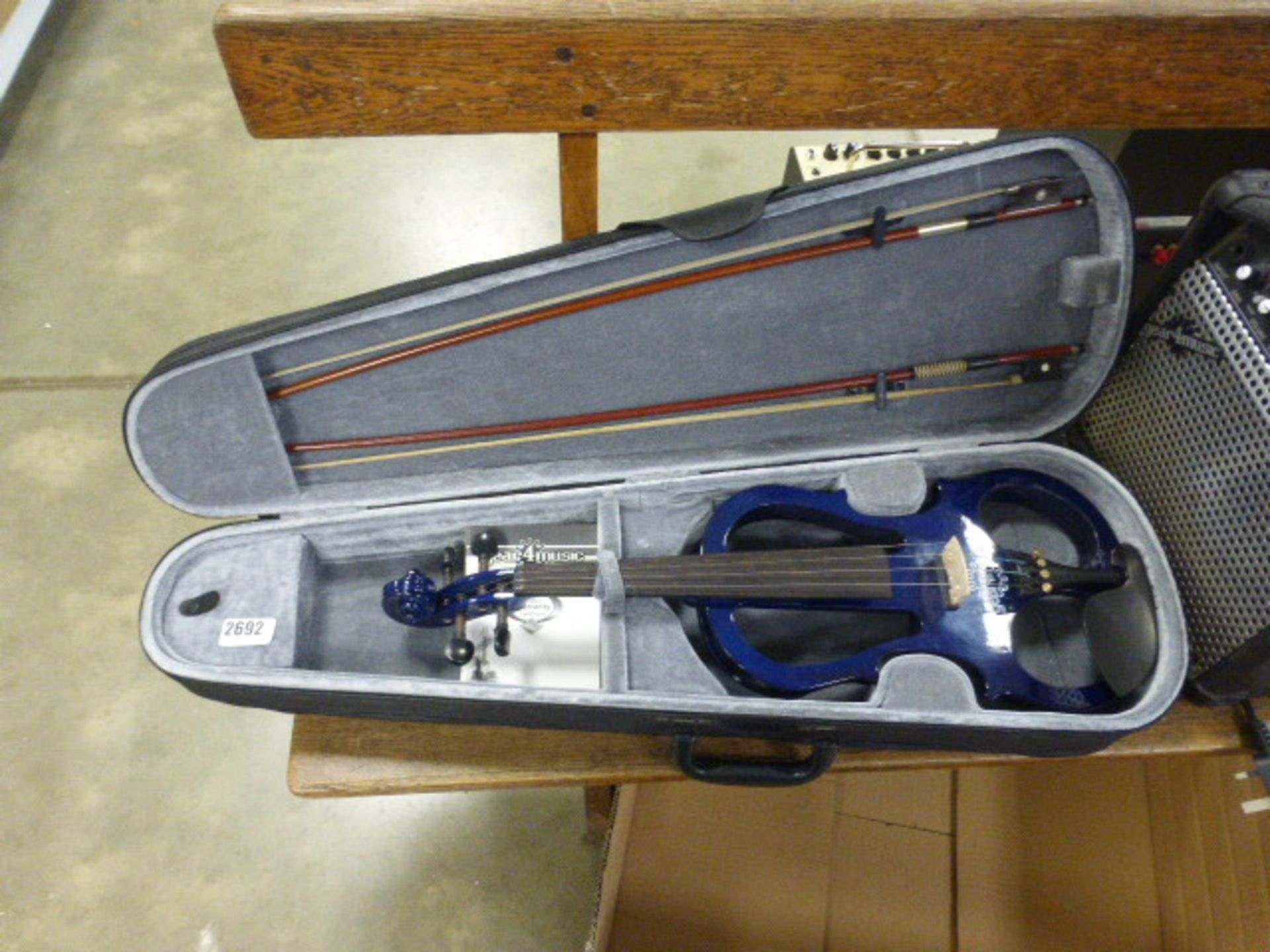 Gear4 music electronic violin with speaker (150)