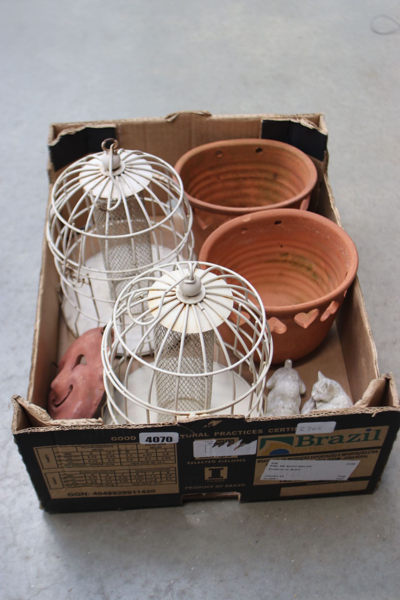 Box containing 2 bird feeders, 2 terracotta pots and other garden ornaments