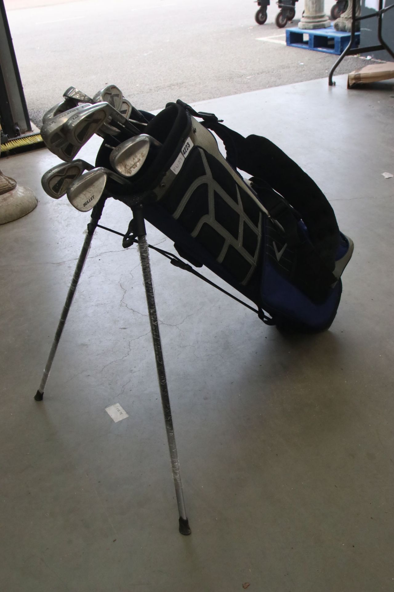 Blue Callaway golf bag with a quantity of Prestige & Yonex clubs