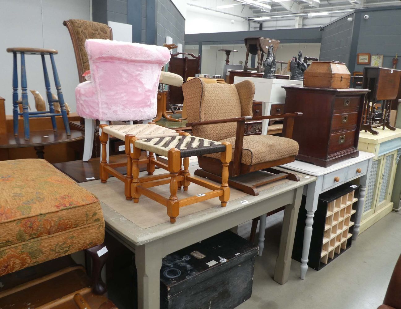 Saleroom 5 Furniture & Effects