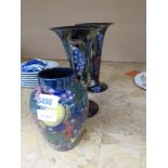 5440 3 pieces of blue and white/floral vases