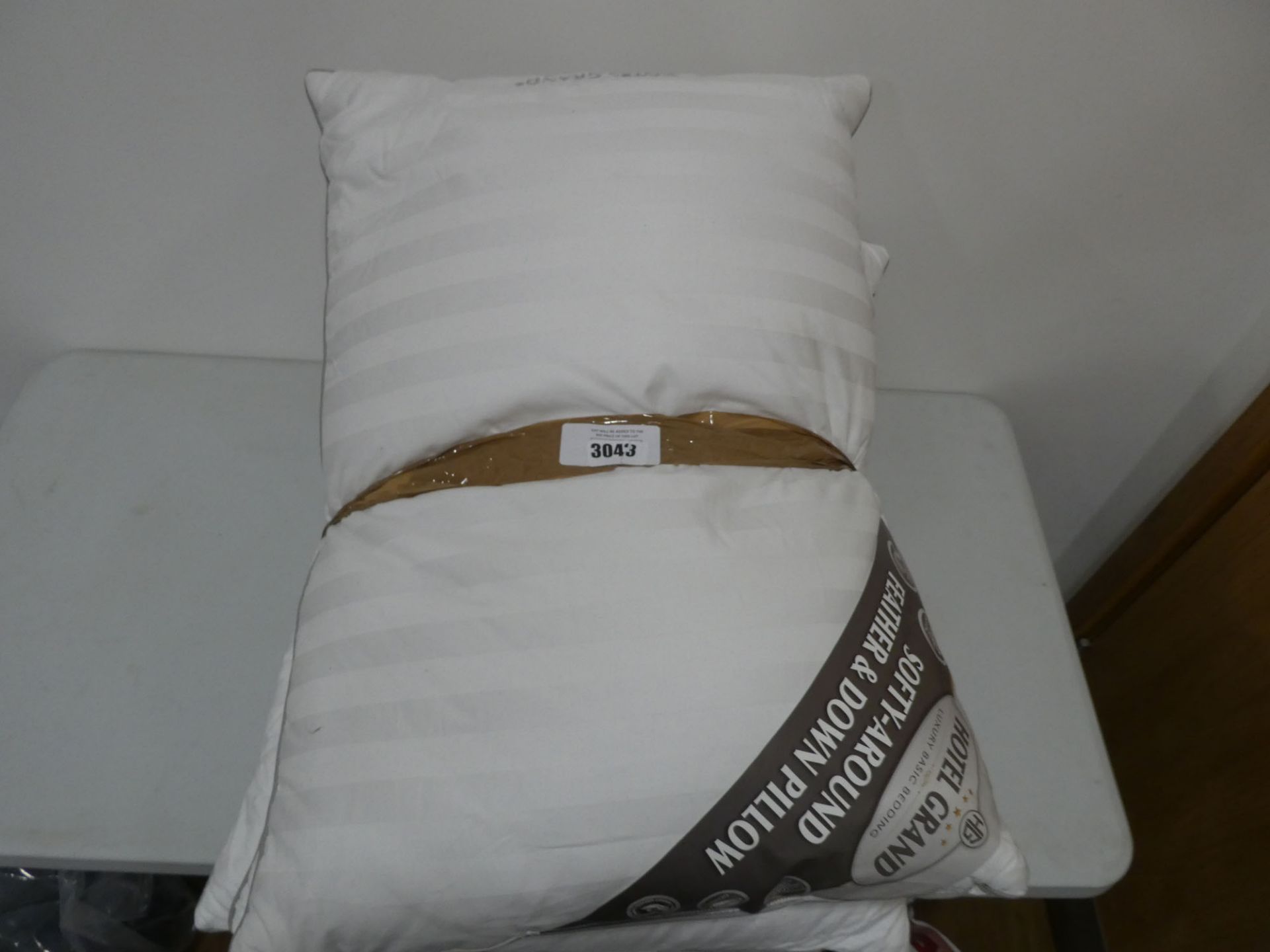 4x Hotel Grand soft feather & down pillows