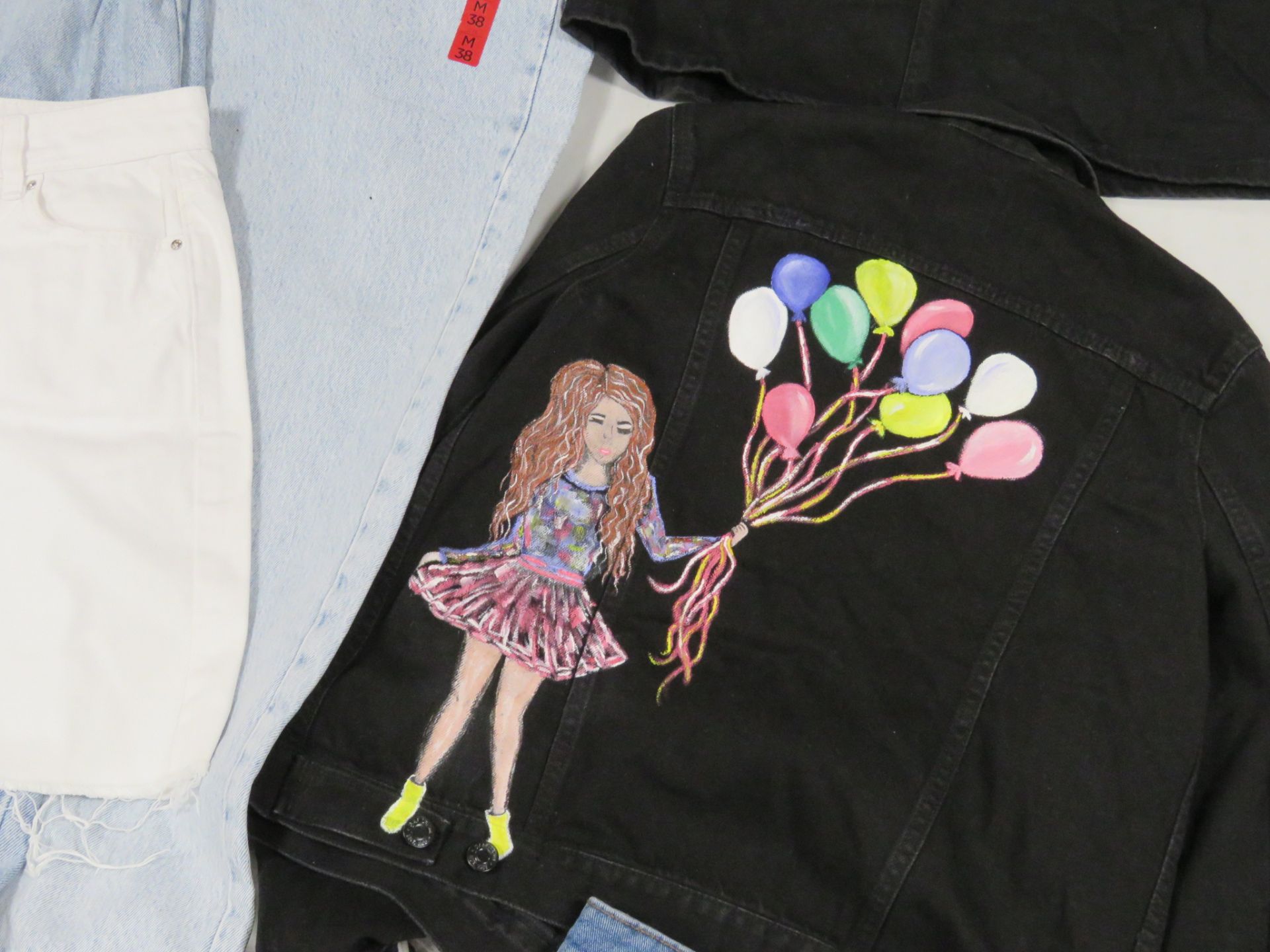 Selection of denim wear to include Monkyl, Levi, Pull & Bear, Dorothy Perkins, etc - Image 4 of 5