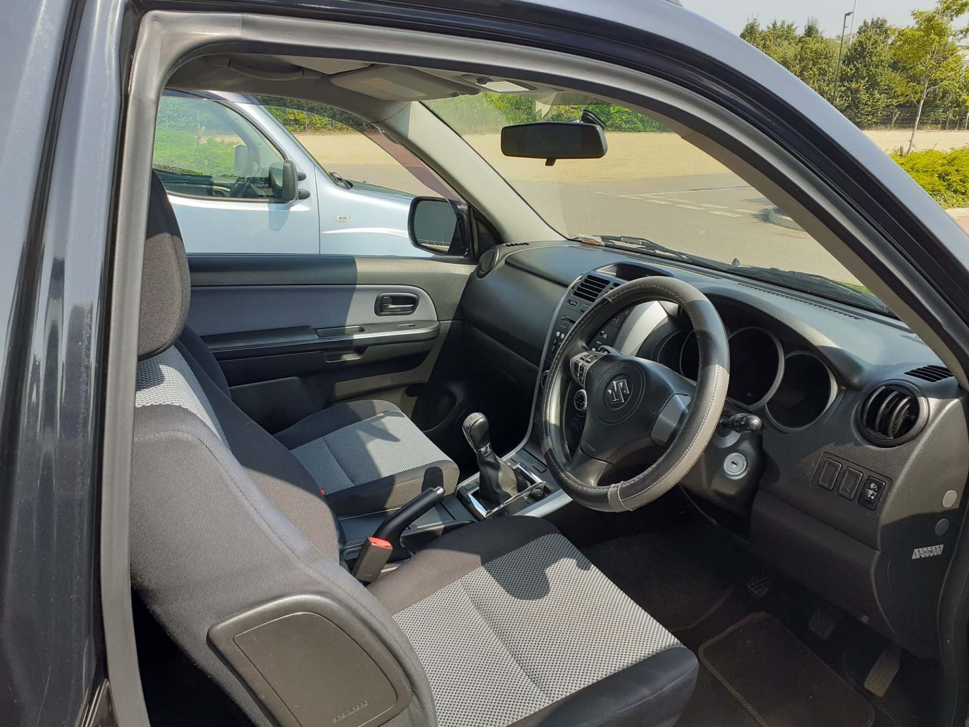 AC08 RYR (2008) first registered 14.04.2008, Suzuki Grand Vitara VVT, petrol, 1586cc, in black, V5 - Image 6 of 12