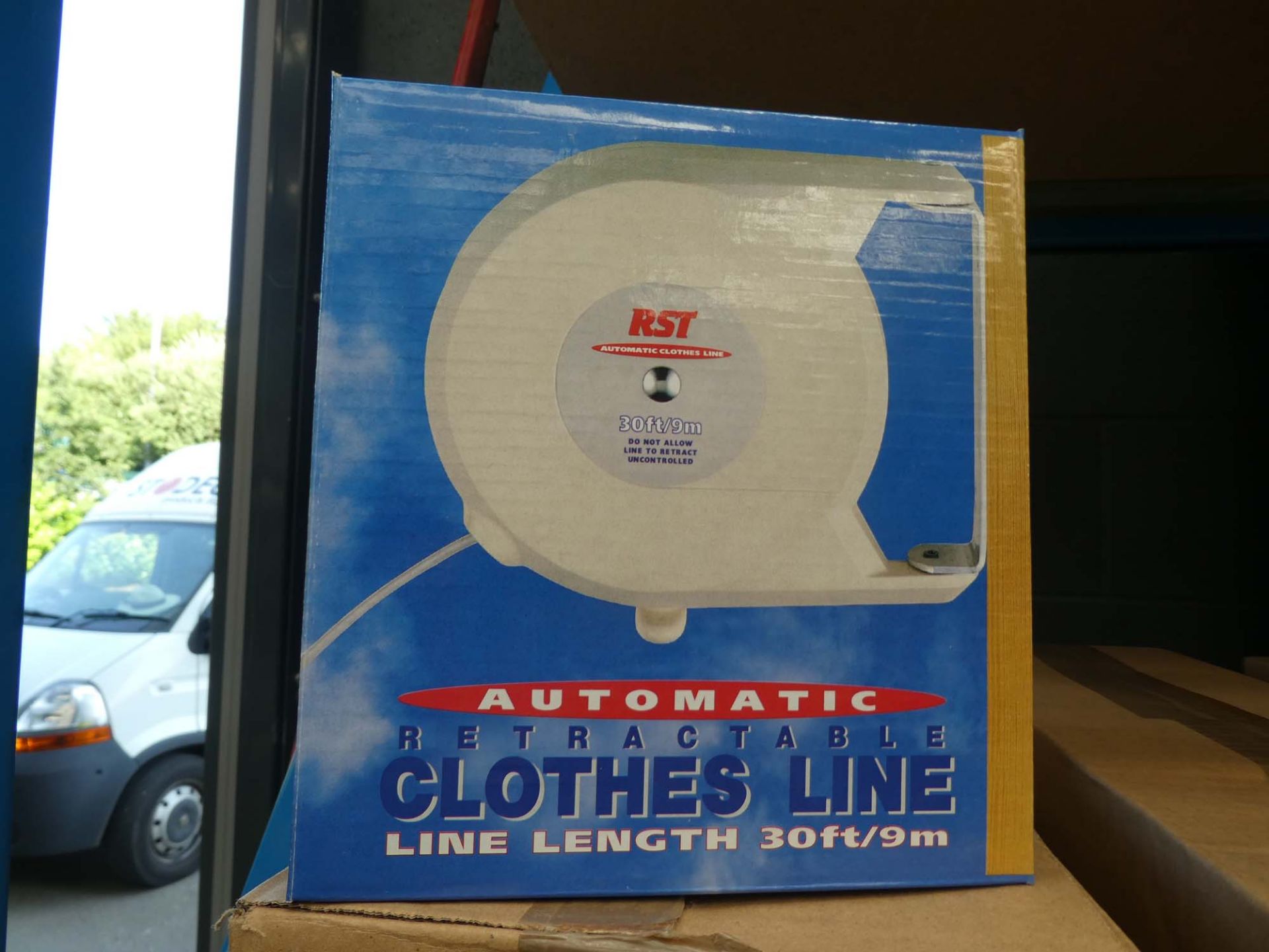2 boxes containing 10 retractable clothes lines