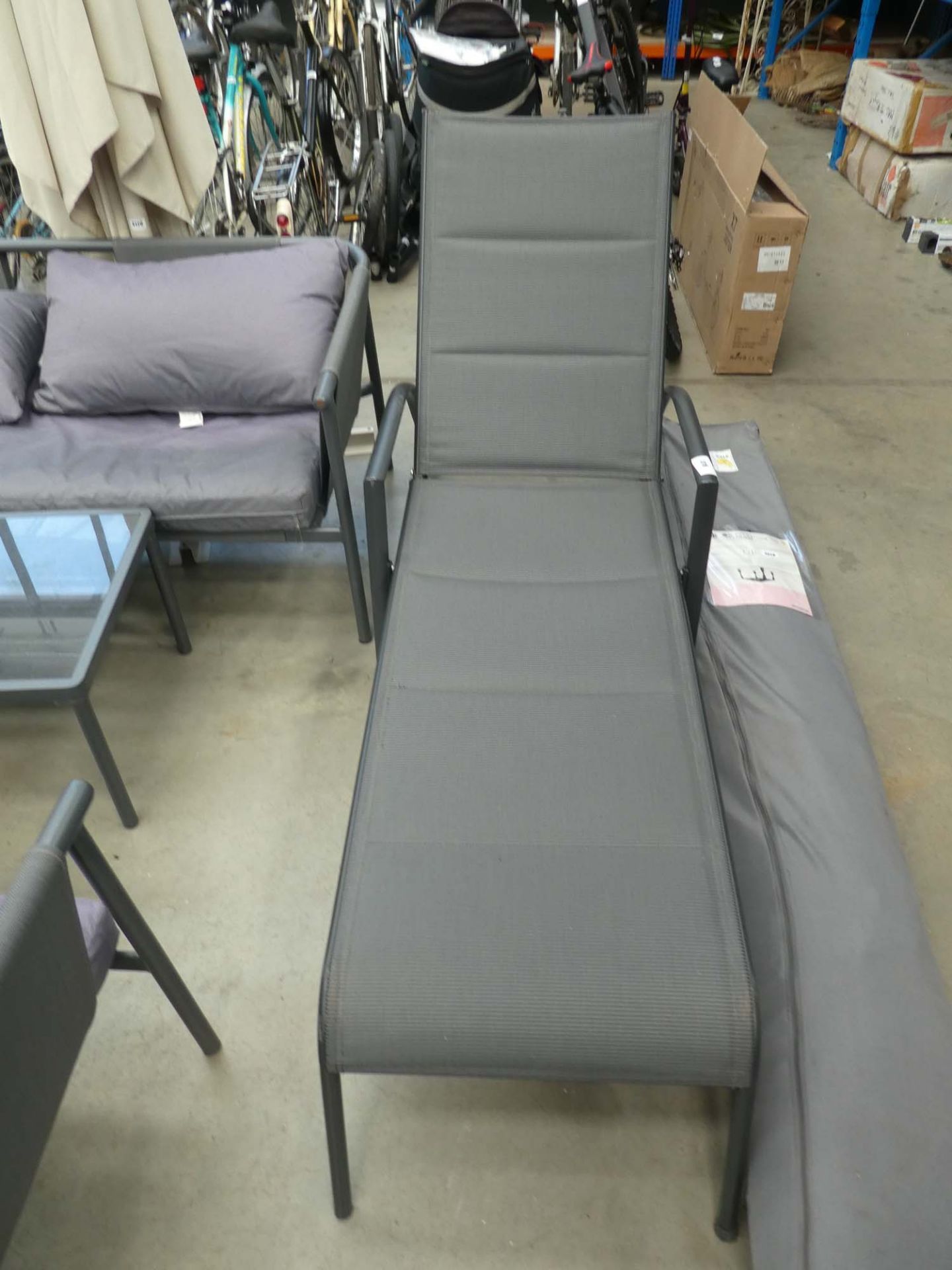 4117 Grey recliner