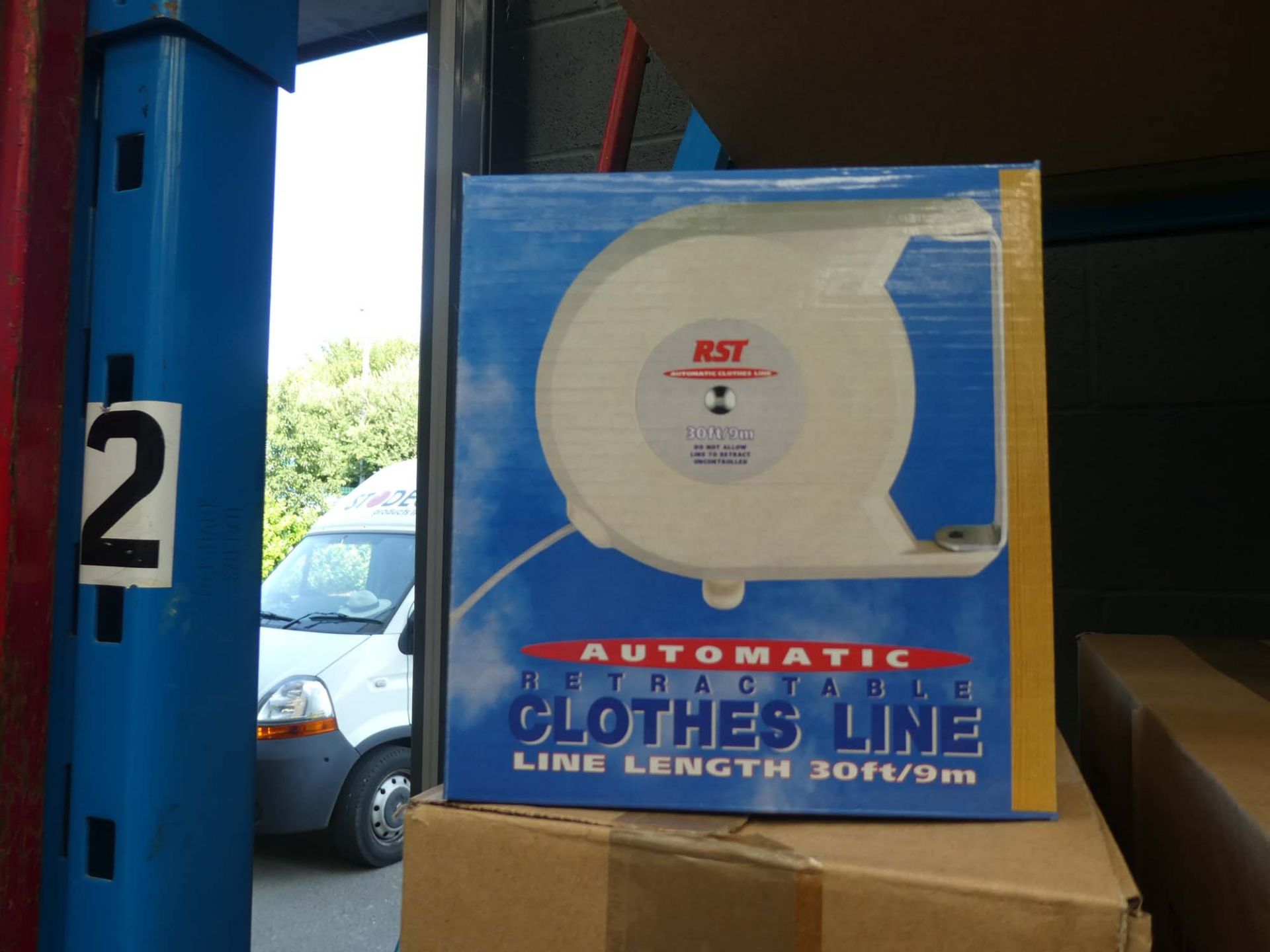 2 boxes containing 10 retractable clothes lines