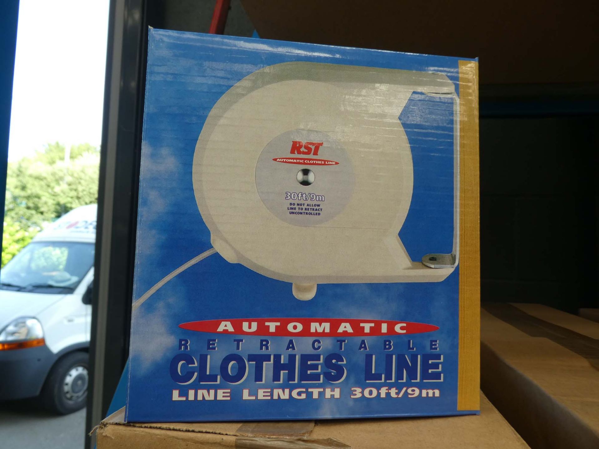 2 boxes containing 10 retractable clothes lines