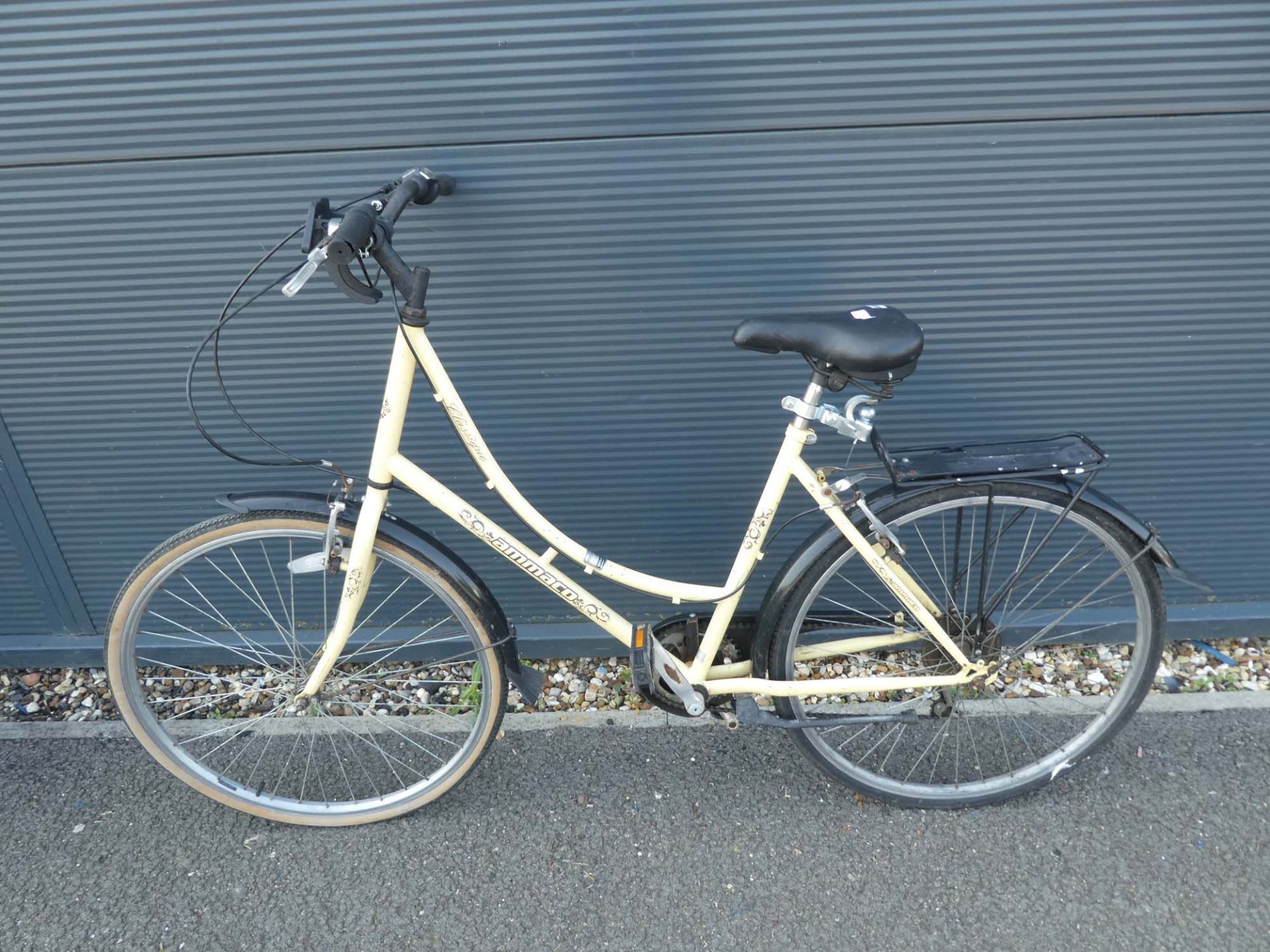 Amacco beige ladies cycle