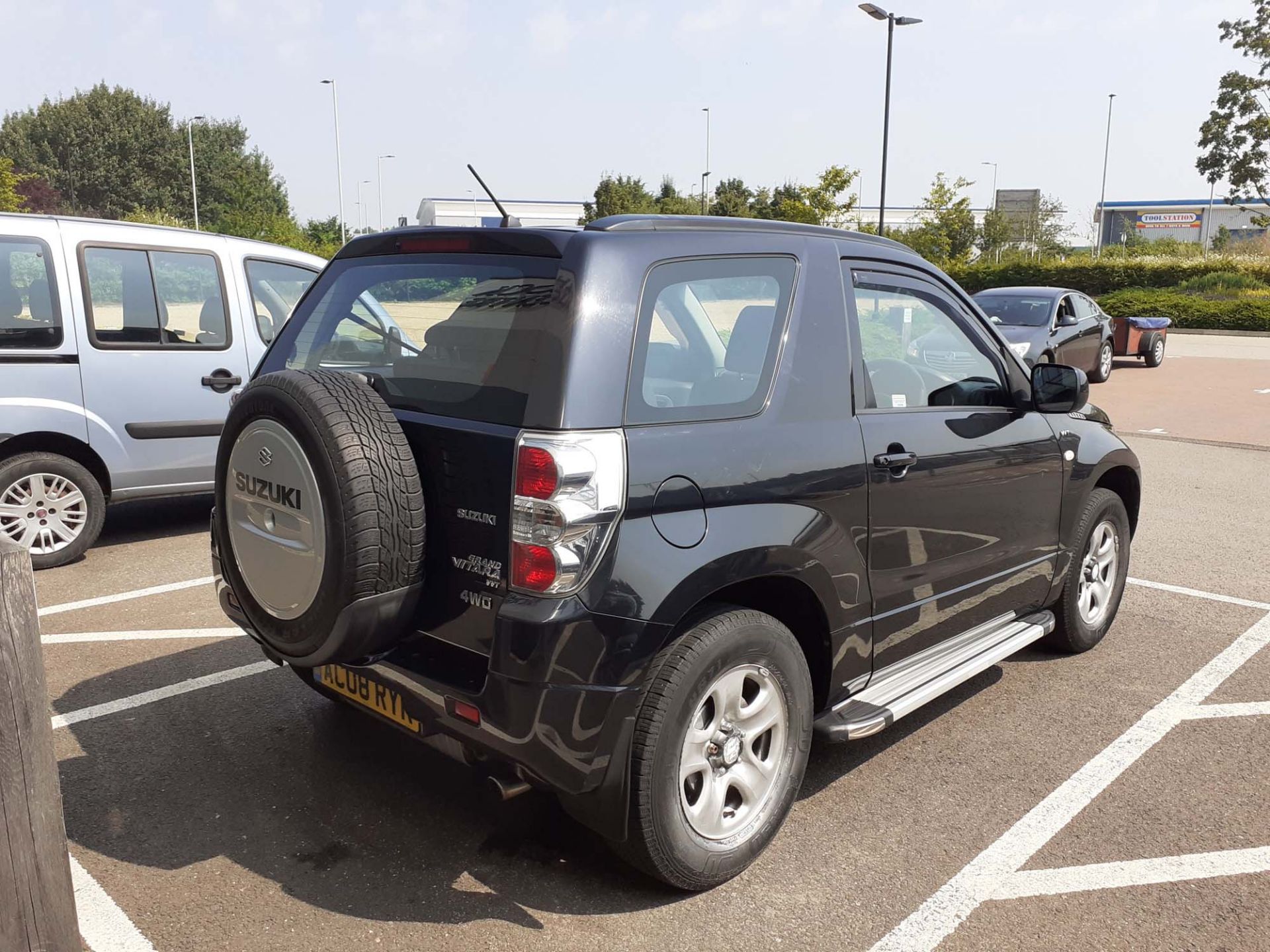 AC08 RYR (2008) first registered 14.04.2008, Suzuki Grand Vitara VVT, petrol, 1586cc, in black, V5 - Image 3 of 12