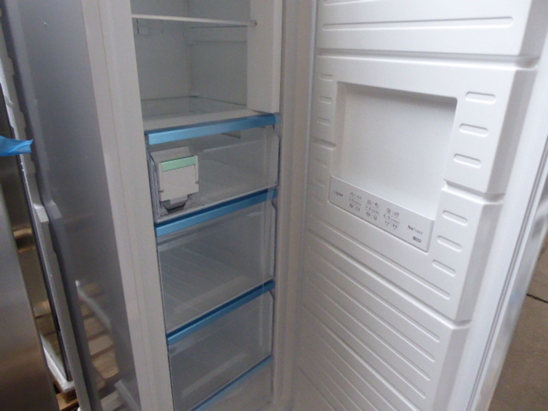 GSN36AWFPGB Bosch Free-standing upright freezer - Image 2 of 2