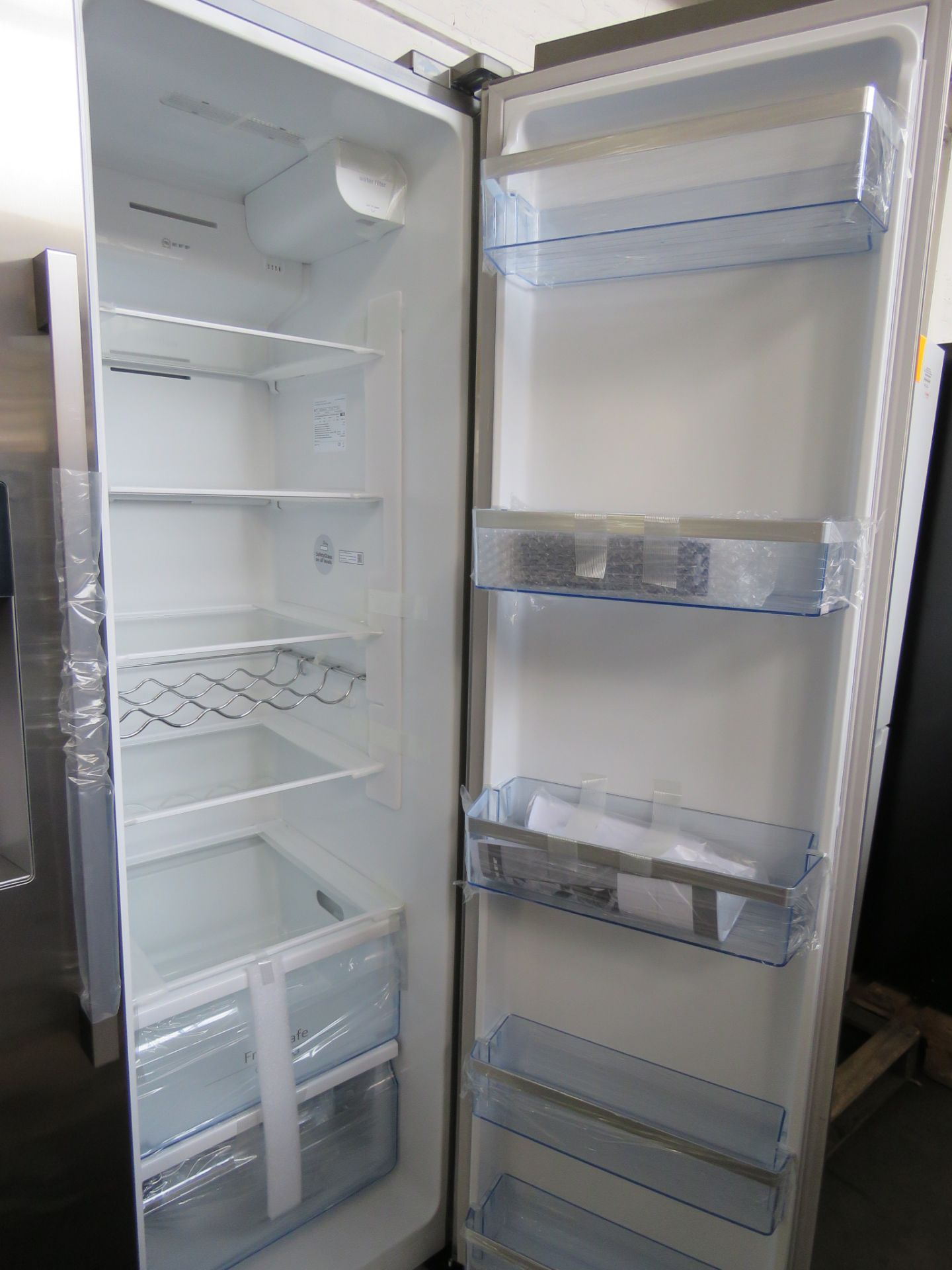 KA3923IE0GB Neff Side-by-side fridge-freezer - Image 3 of 4