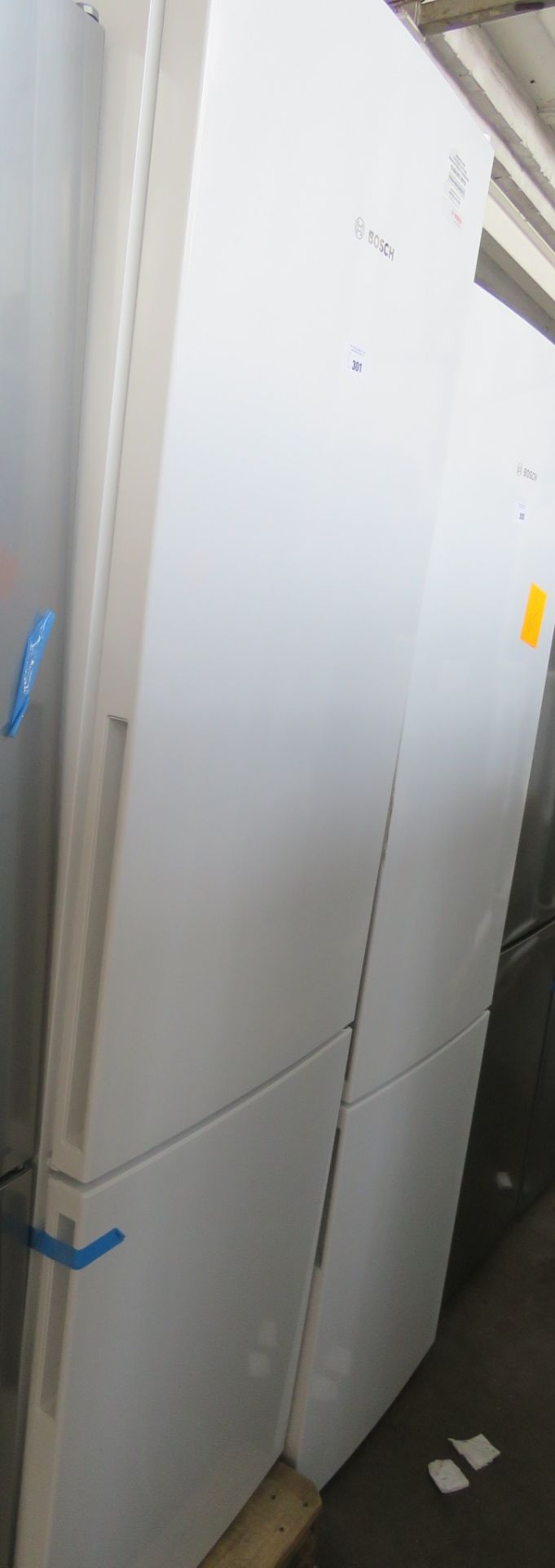 KGV39VWEAGB Bosch Free-standing fridge-freezer