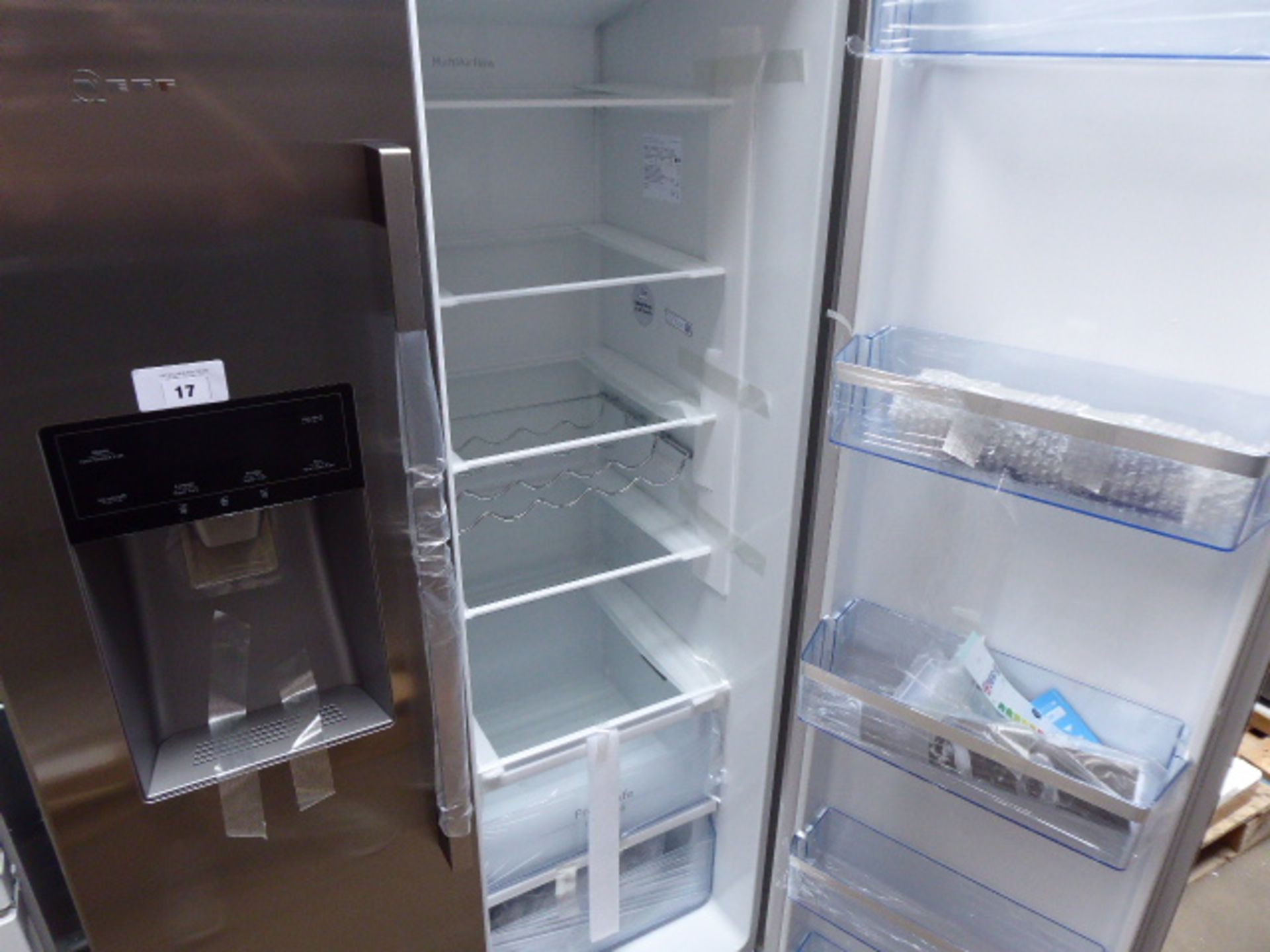 KA3923IE0GB Neff Side-by-side fridge-freezer - Image 2 of 2