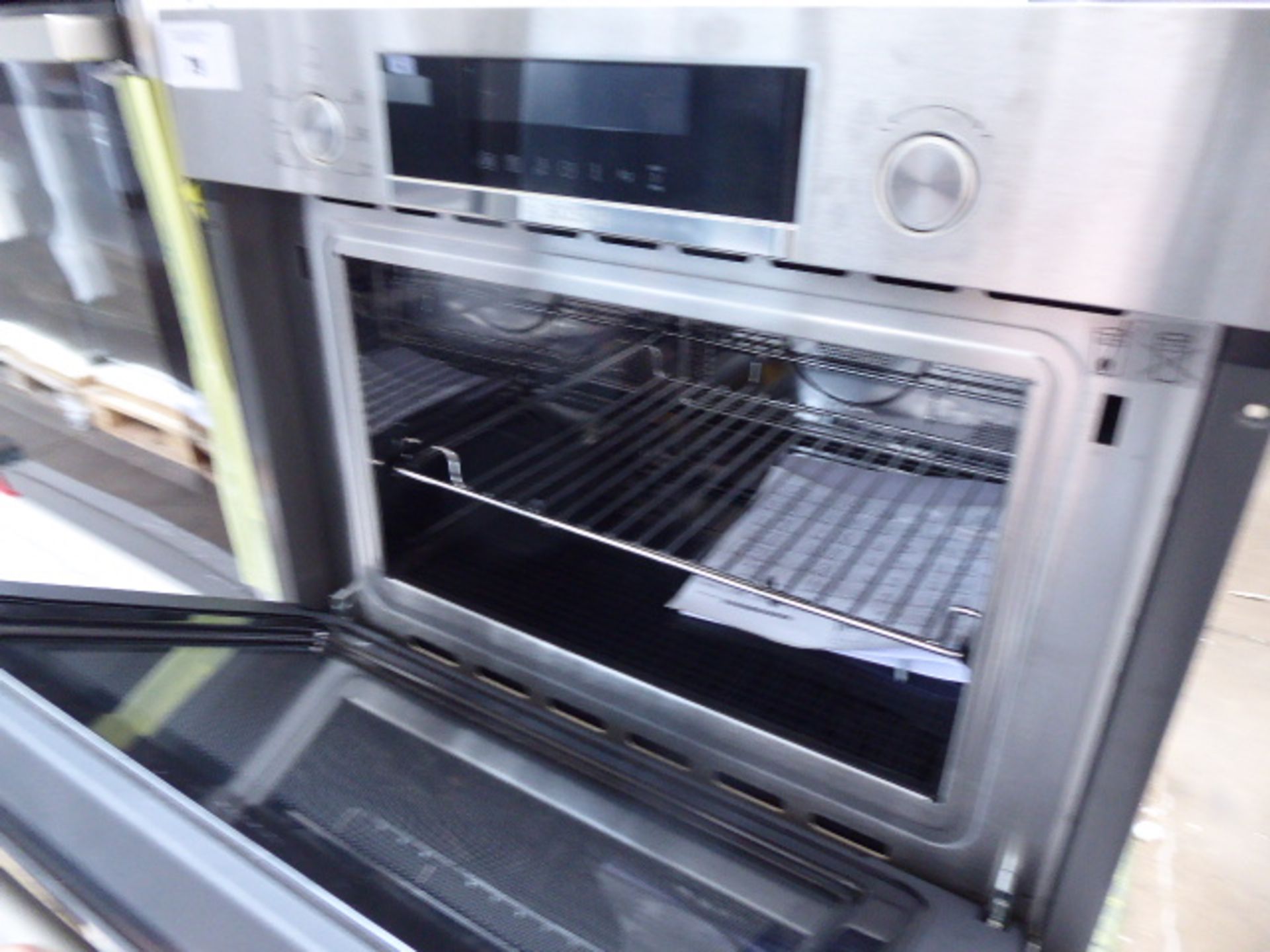 CMA585GS0BB Bosch Built-in Microwave with hot air function - Image 2 of 3