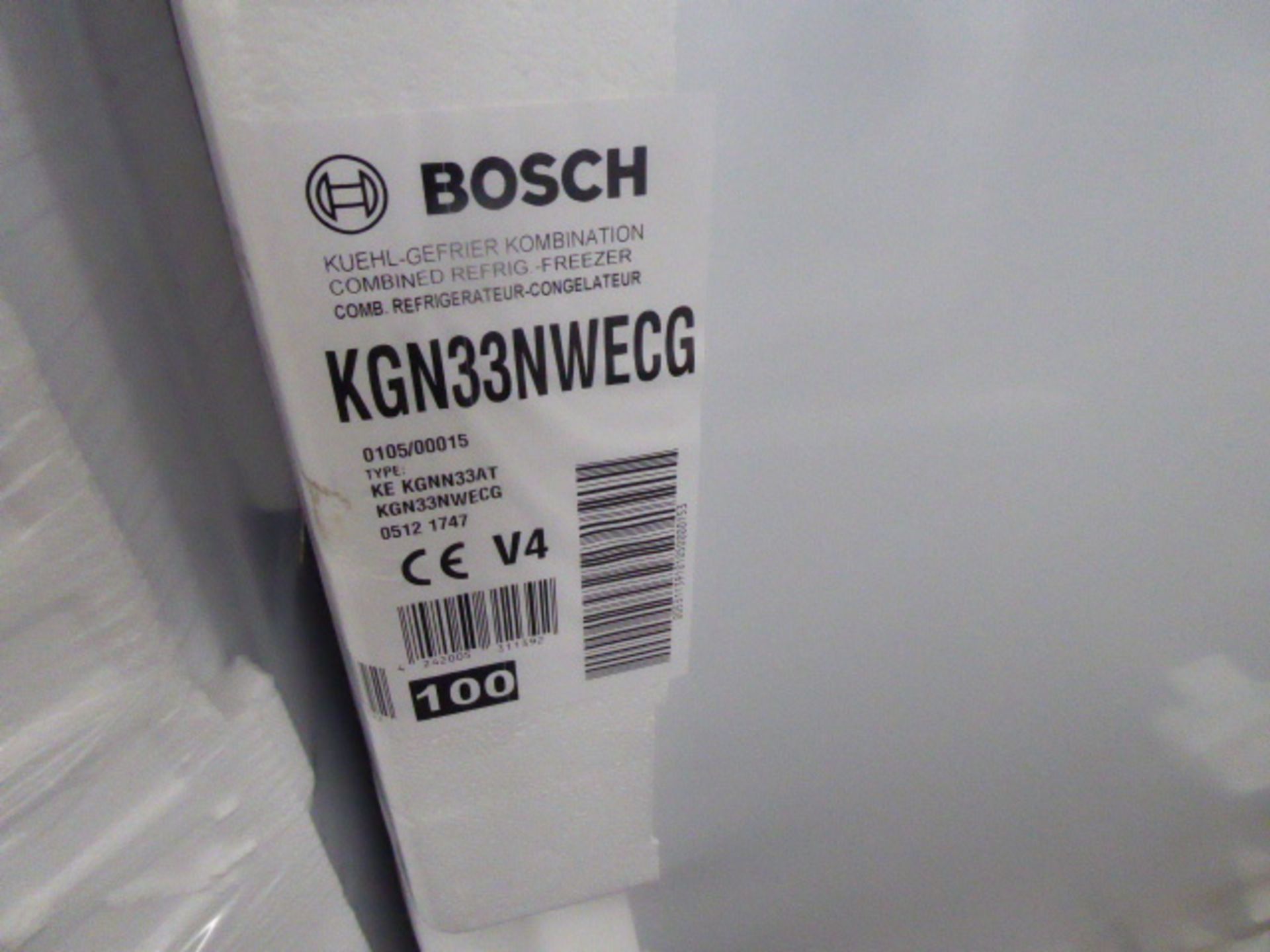 KGN33NWECGB Bosch Free-standing fridge-freezer