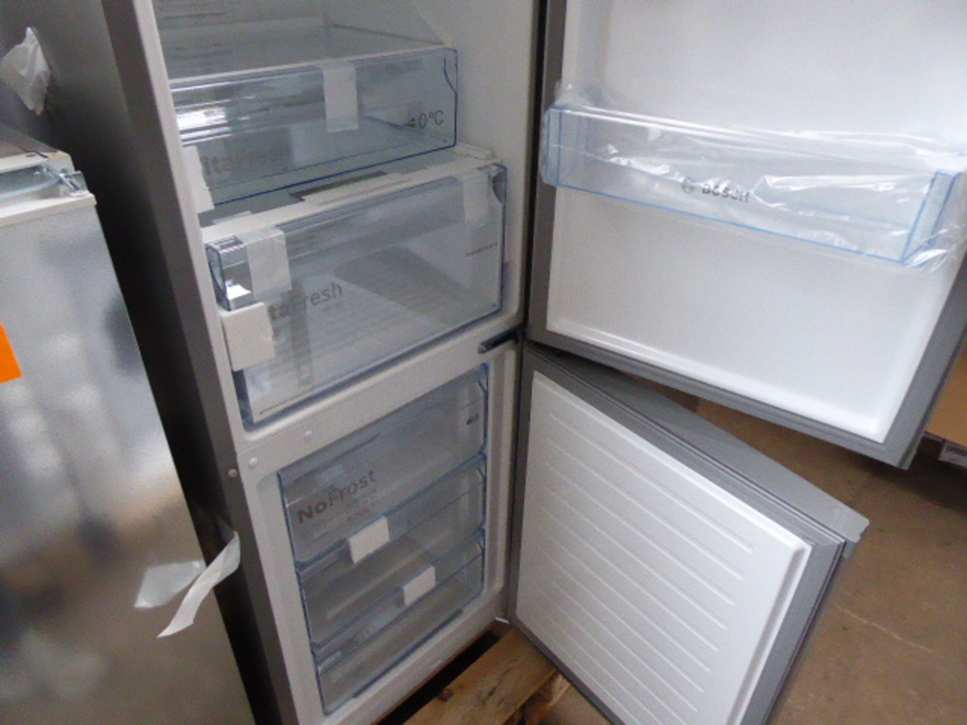 KGN39VLEAGB Bosch Free-standing fridge-freezer - Image 2 of 3
