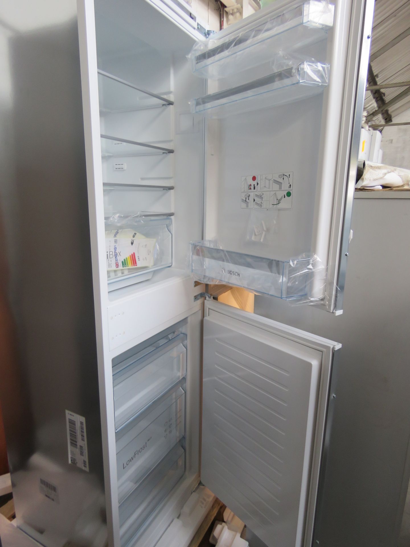 KIV85VSF0GB Bosch Built-in fridge-freezer combination - Image 2 of 2