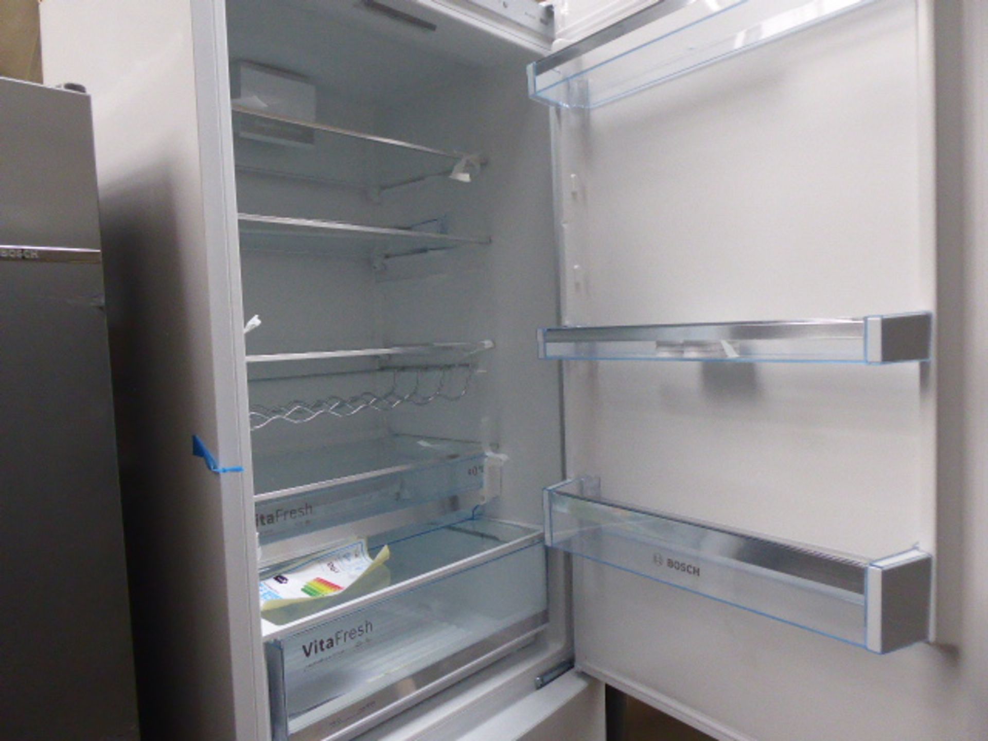 KGE49AWCAGB Bosch Free-standing fridge-freezer - Image 3 of 3
