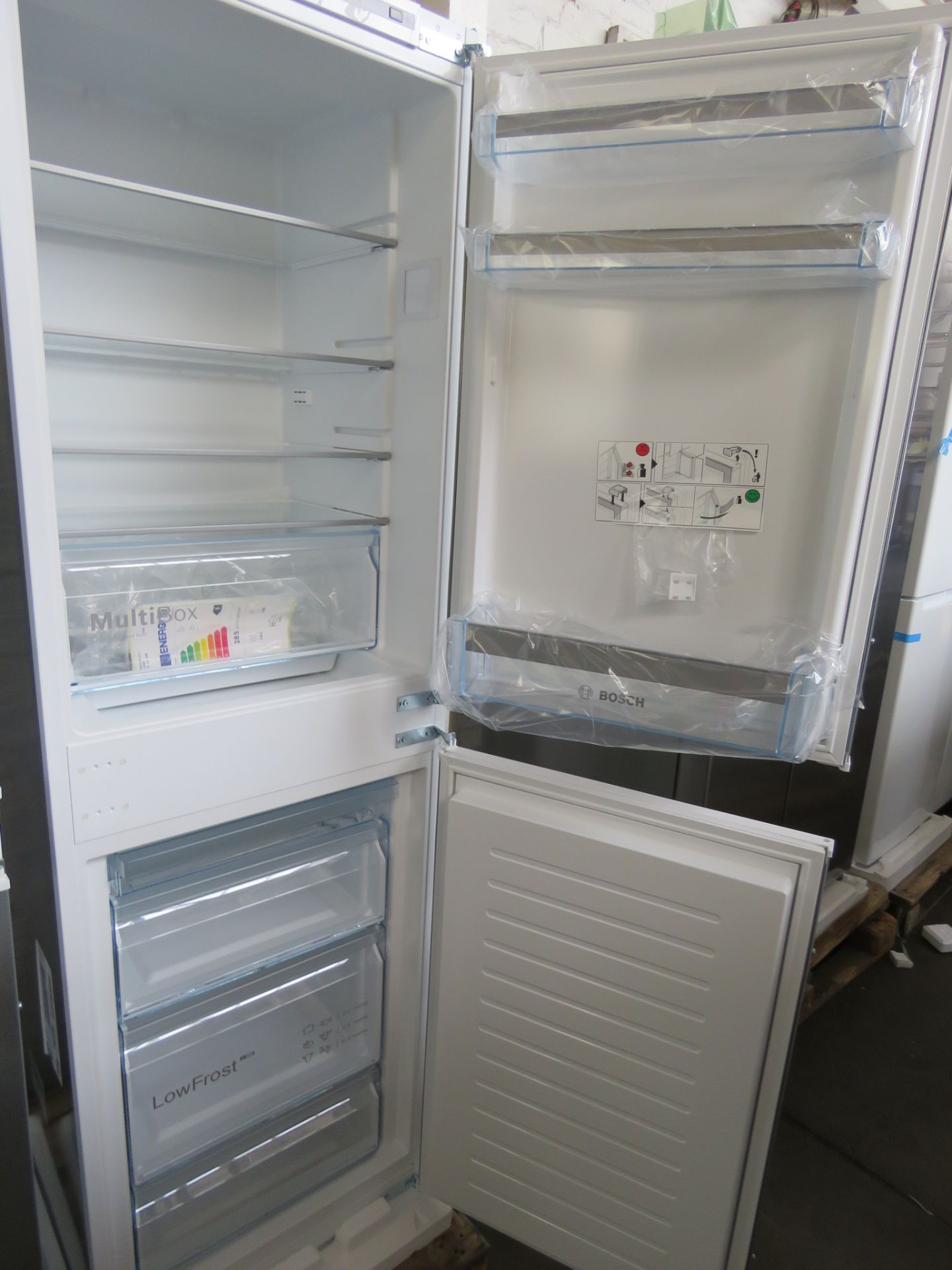 KIV85VSF0GB Bosch Built-in fridge-freezer combination - Image 2 of 2