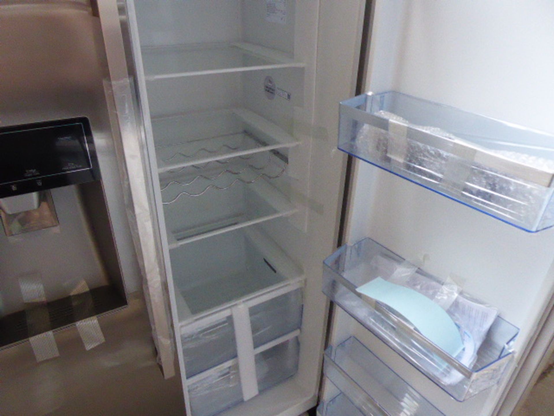 KA3923IE0GB Neff Side-by-side fridge-freezer - Image 2 of 3