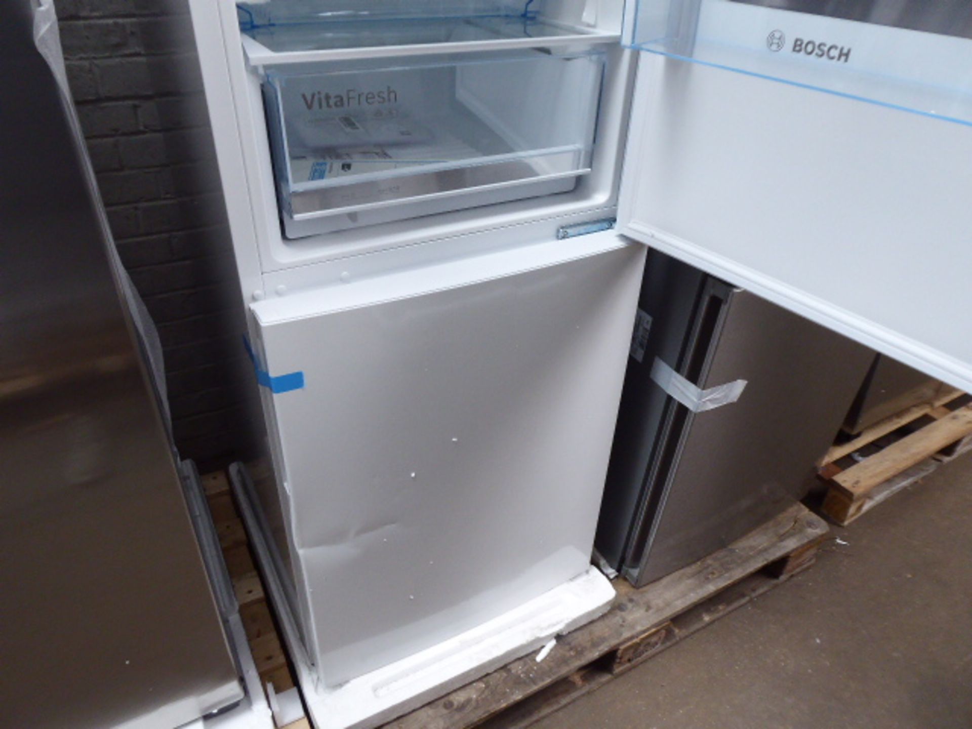 KGE36AWCA-B Bosch Free-standing fridge-freezer - Image 3 of 3